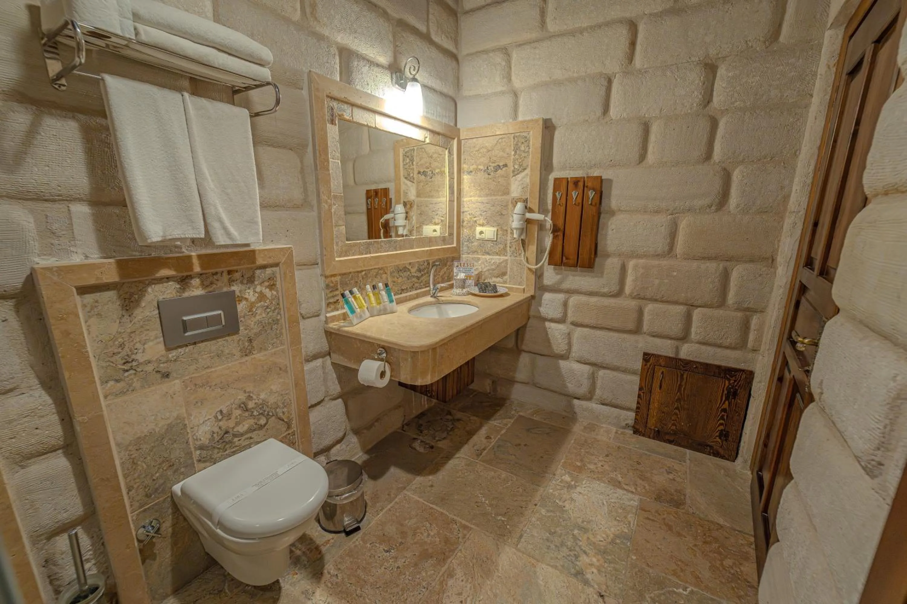 Toilet in Zara Cave Hotel