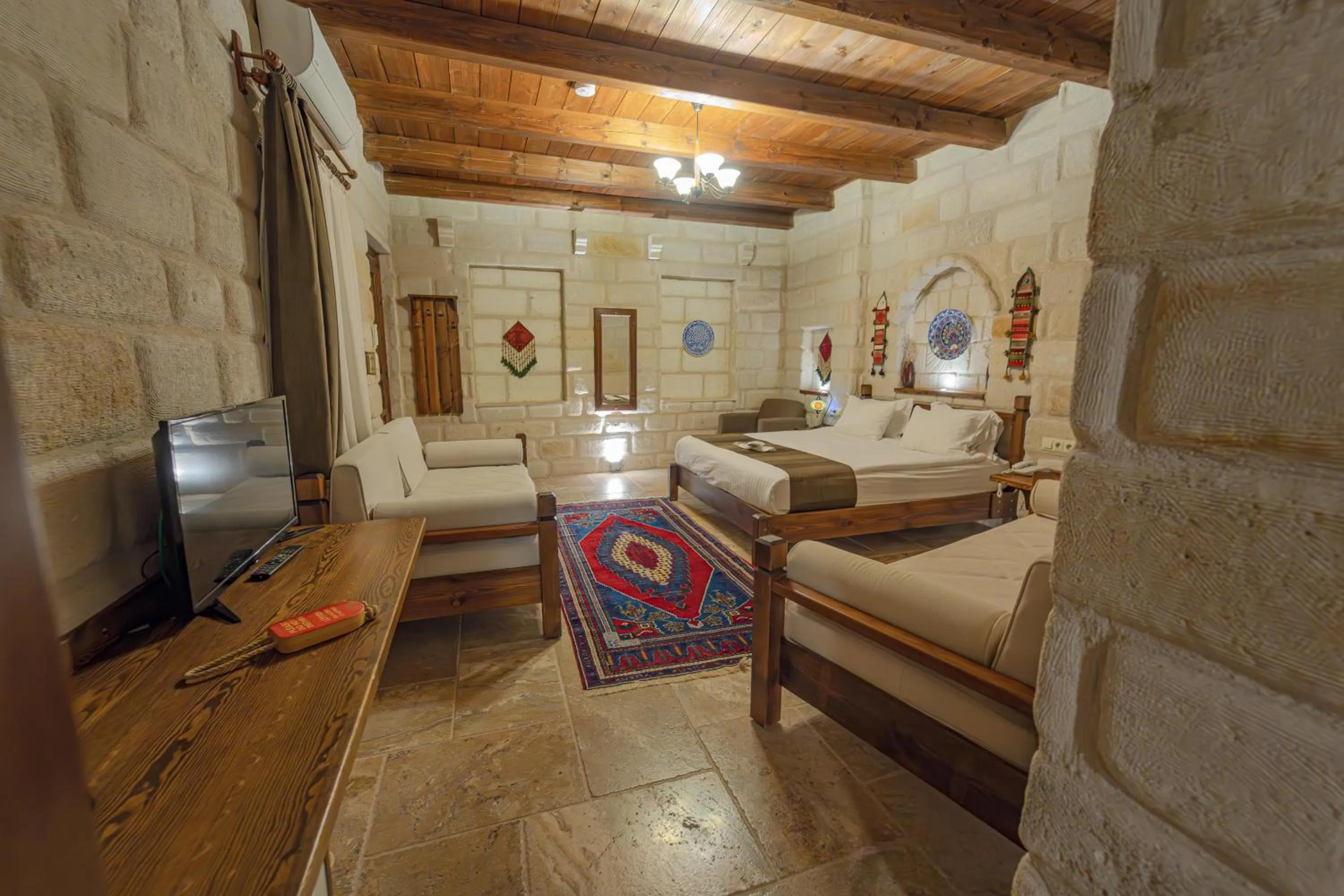 Photo of the whole room, Bed in Zara Cave Hotel