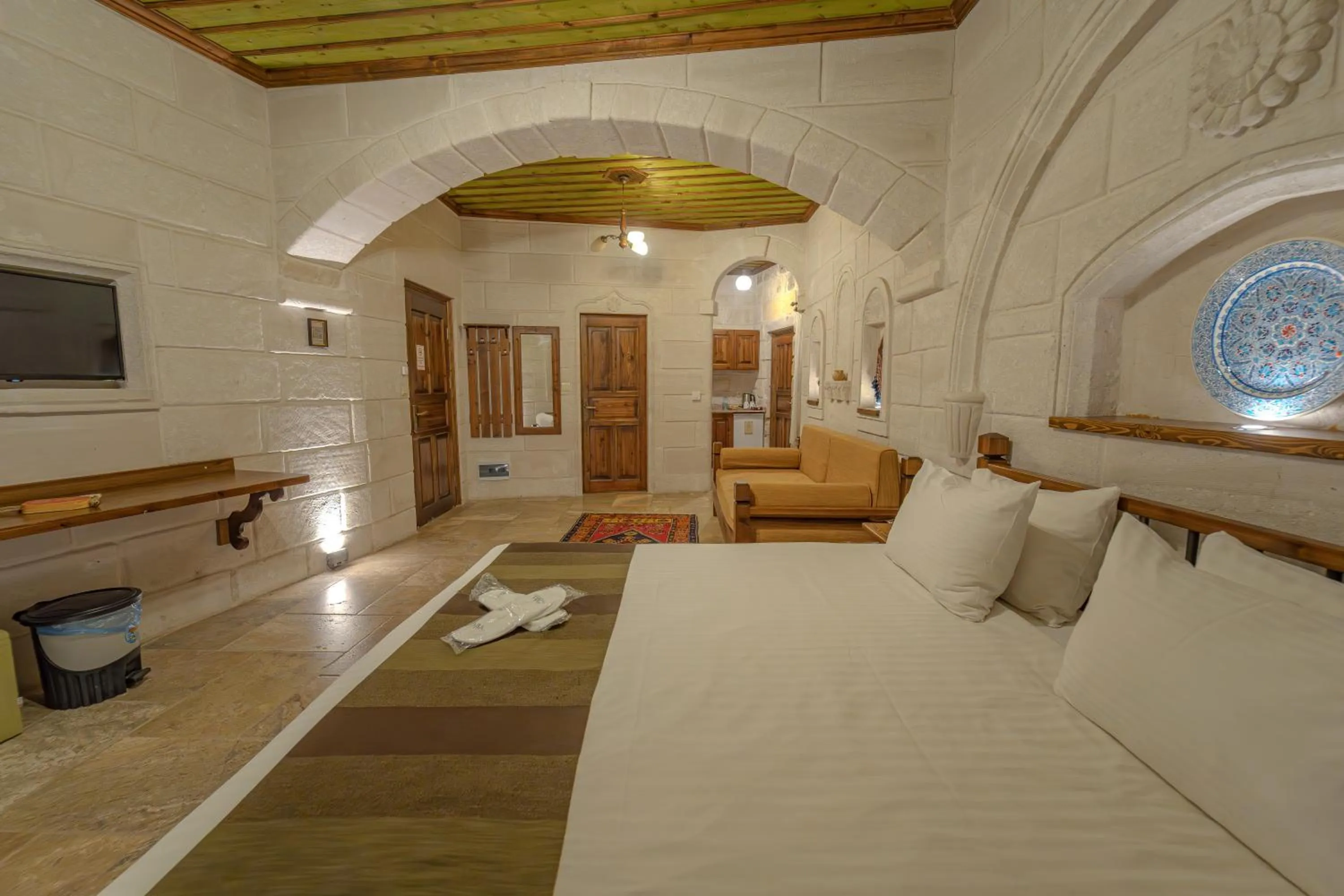 Photo of the whole room, Bed in Zara Cave Hotel