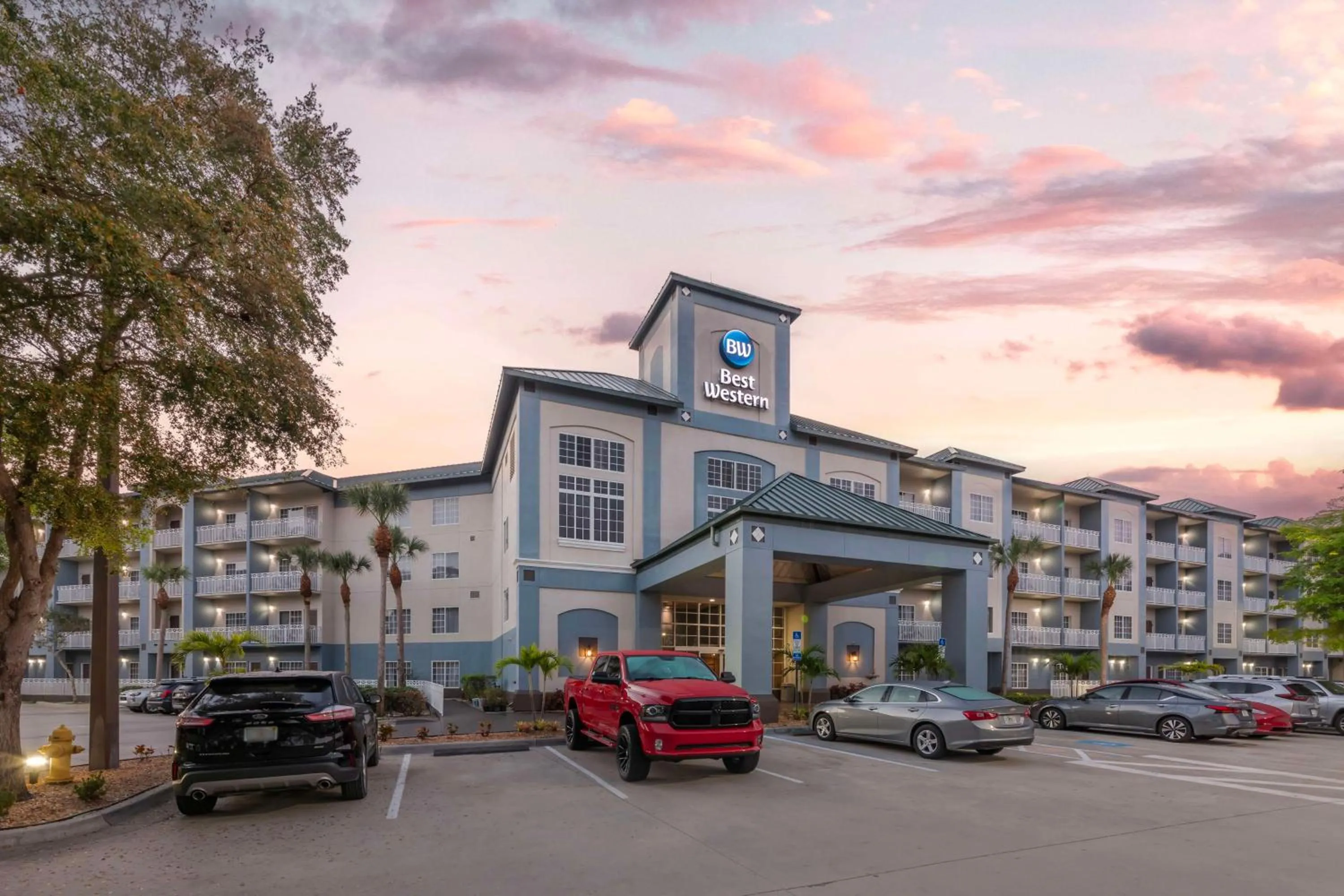 Property building in Best Western Naples Plaza Hotel