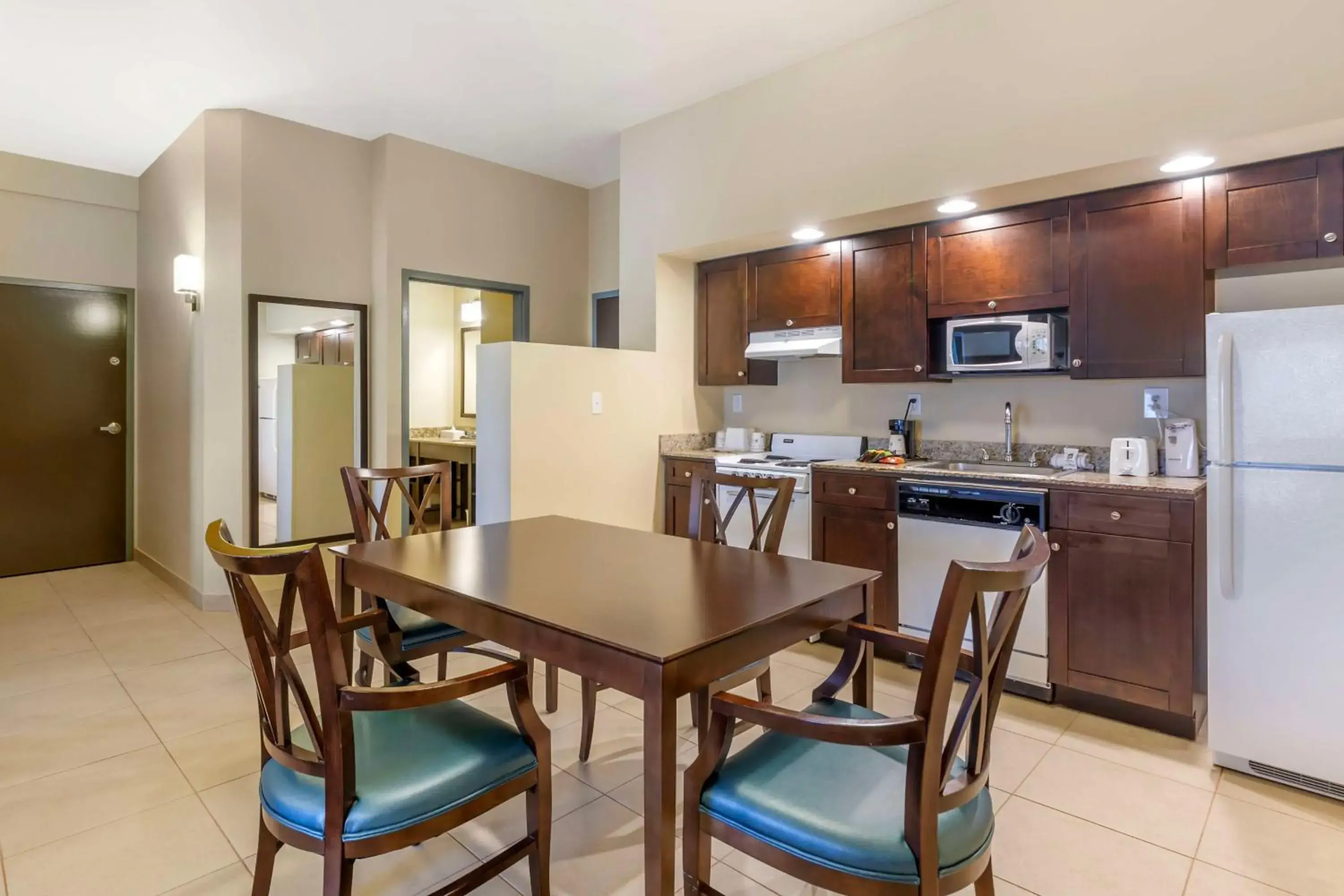 King Suite in Best Western Naples Plaza Hotel King Suite in Best Western Naples Plaza Hotel
