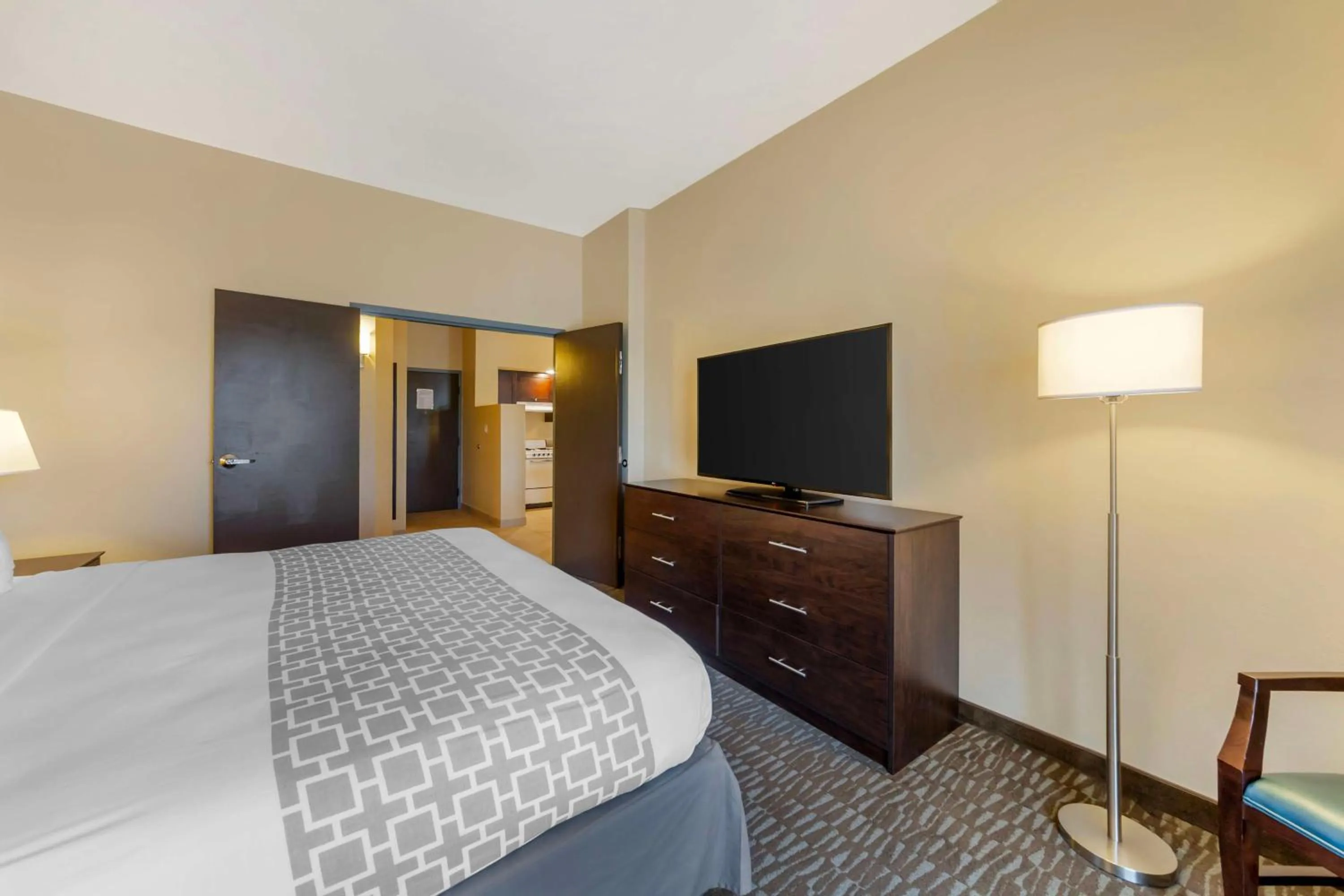 Bedroom, Bed in Best Western Naples Plaza Hotel