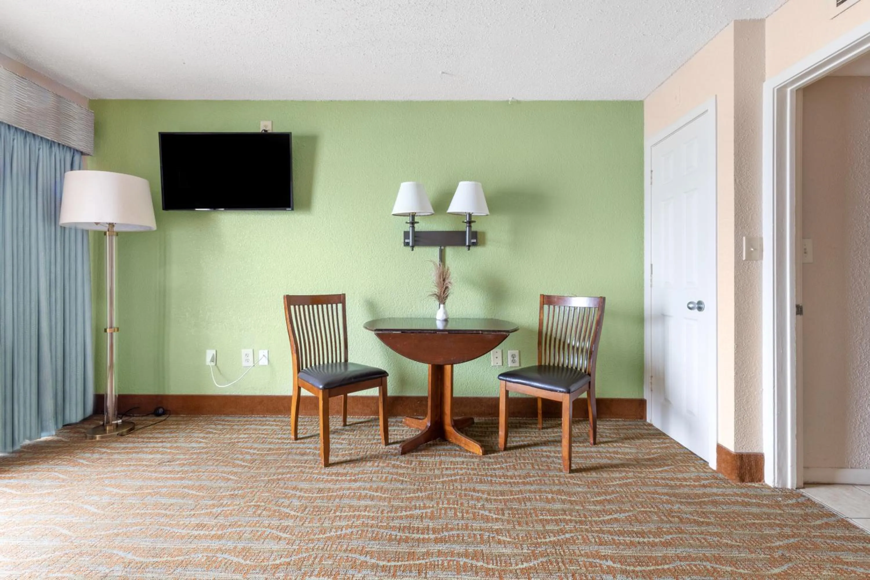 TV and multimedia in Sandcastle Oceanfront Resort at the Pavilion