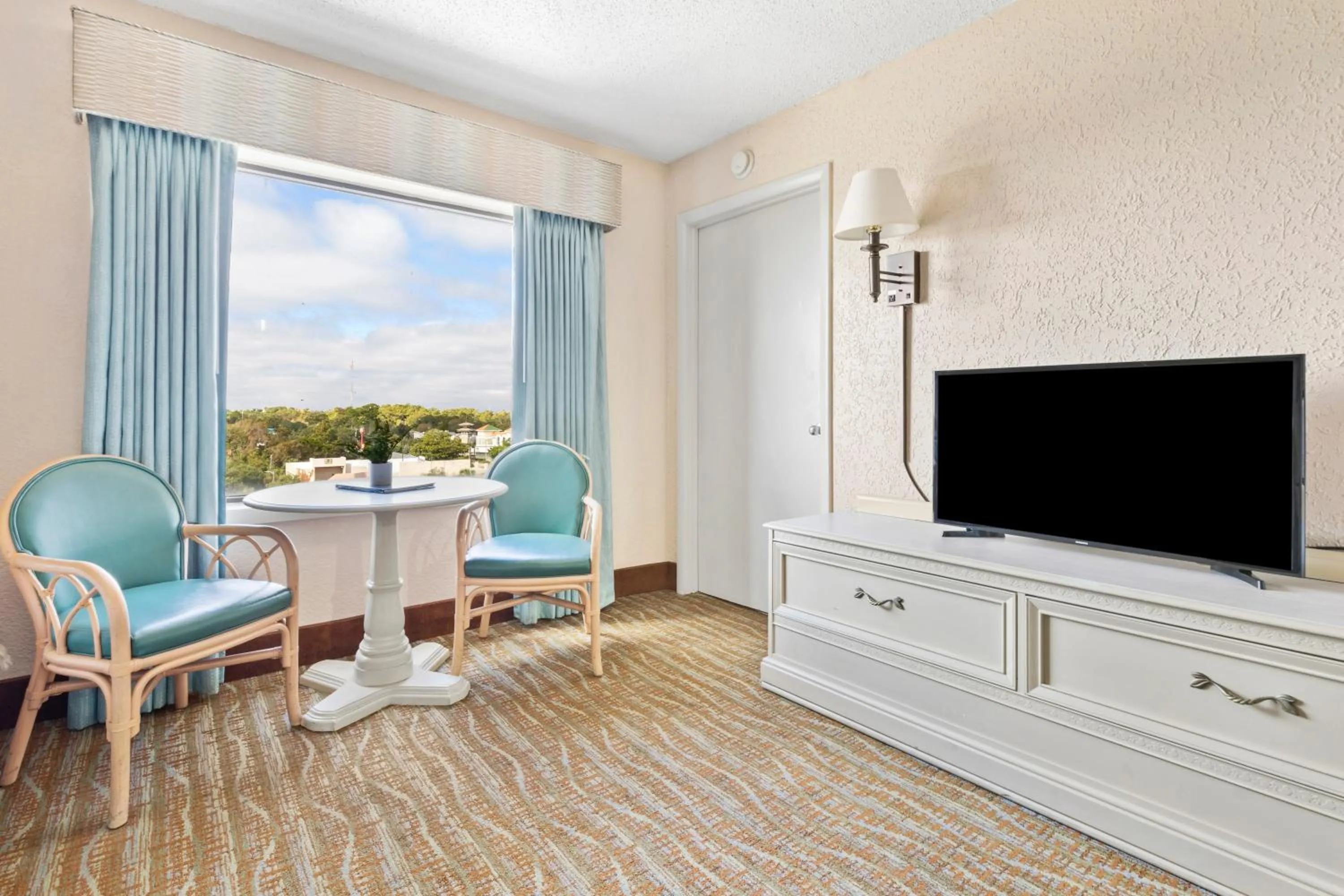 TV and multimedia in Sandcastle Oceanfront Resort at the Pavilion