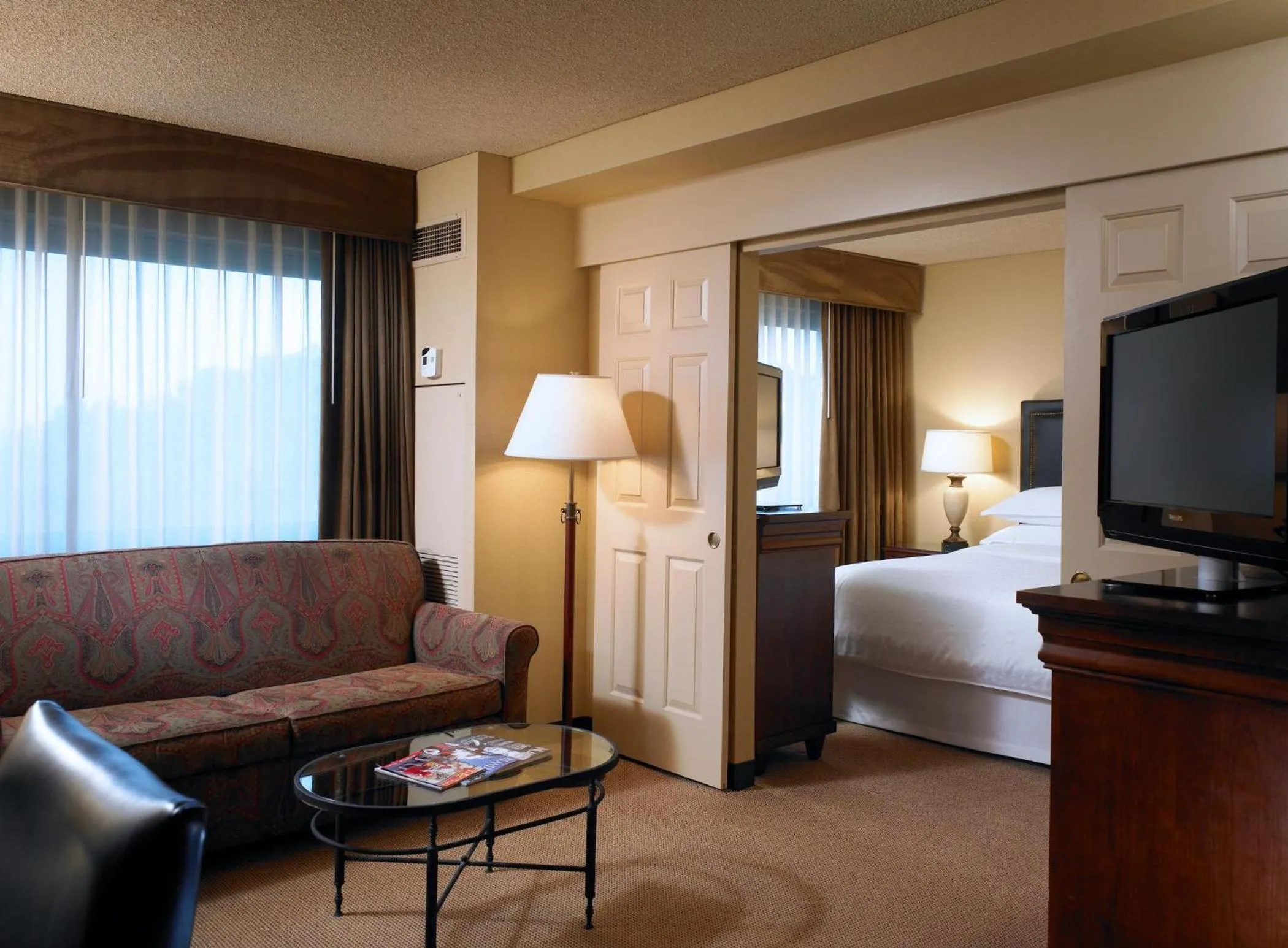 Bed in Sheraton Fairplex Suites & Conference Center