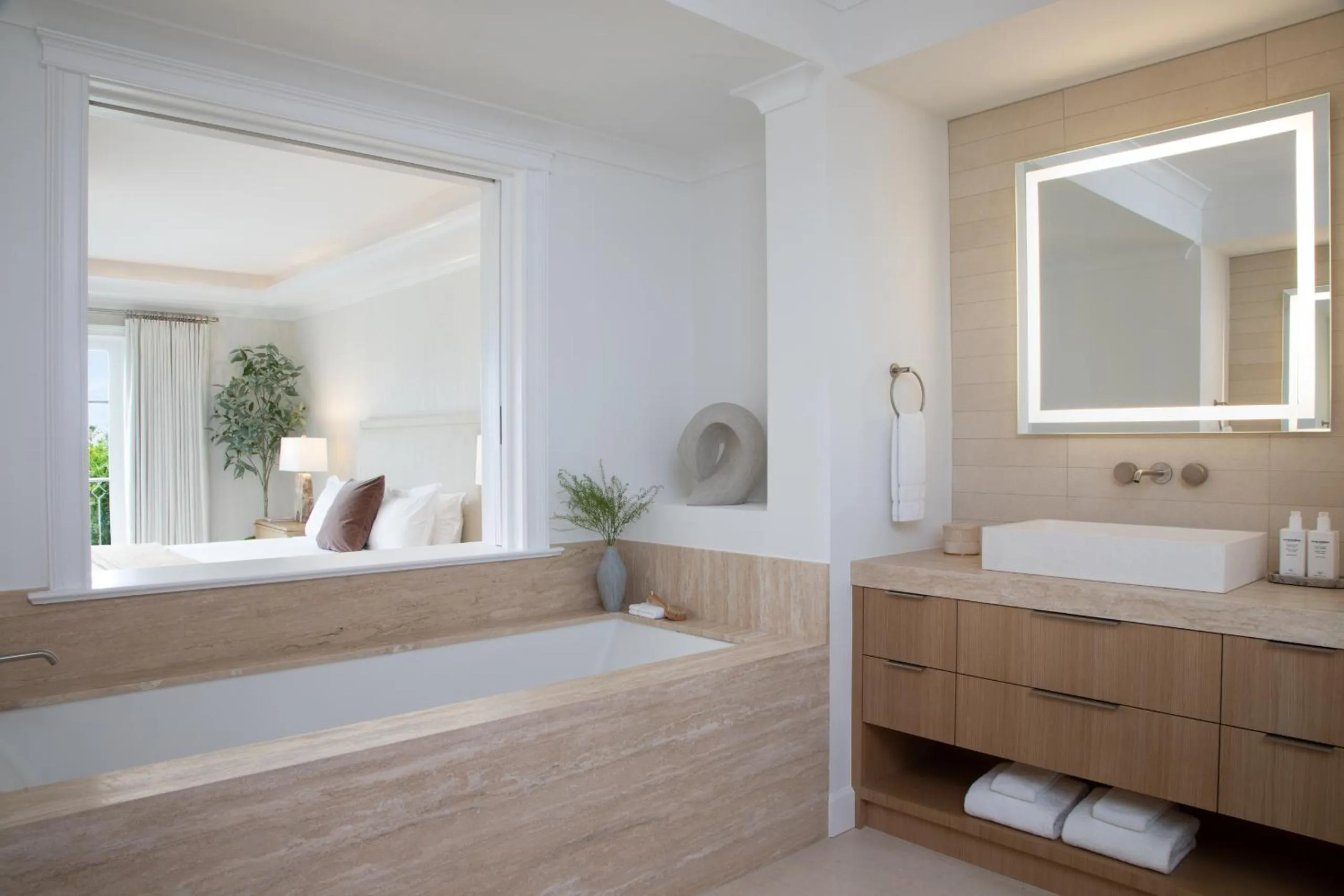 Bathroom, Bed in Montage Laguna Beach