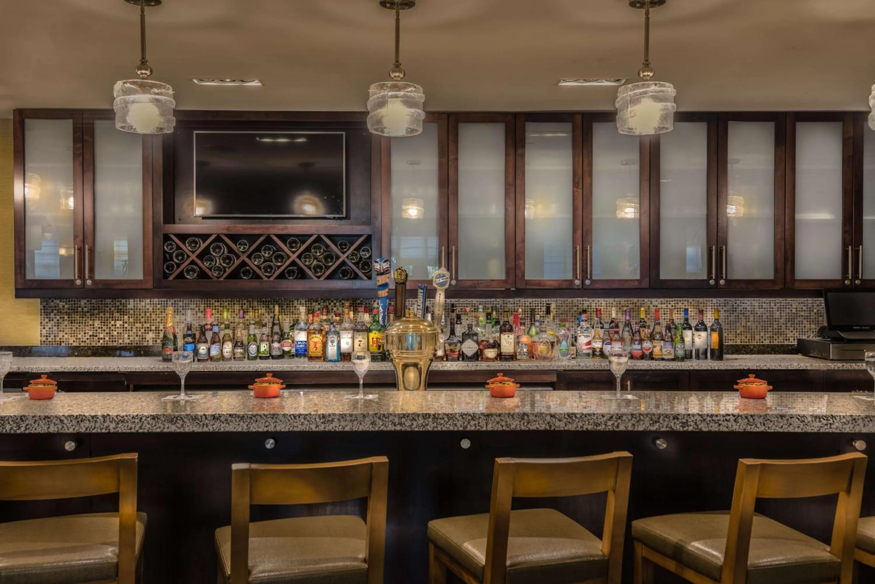 Lounge or bar in Hilton Garden Inn Reagan National Airport