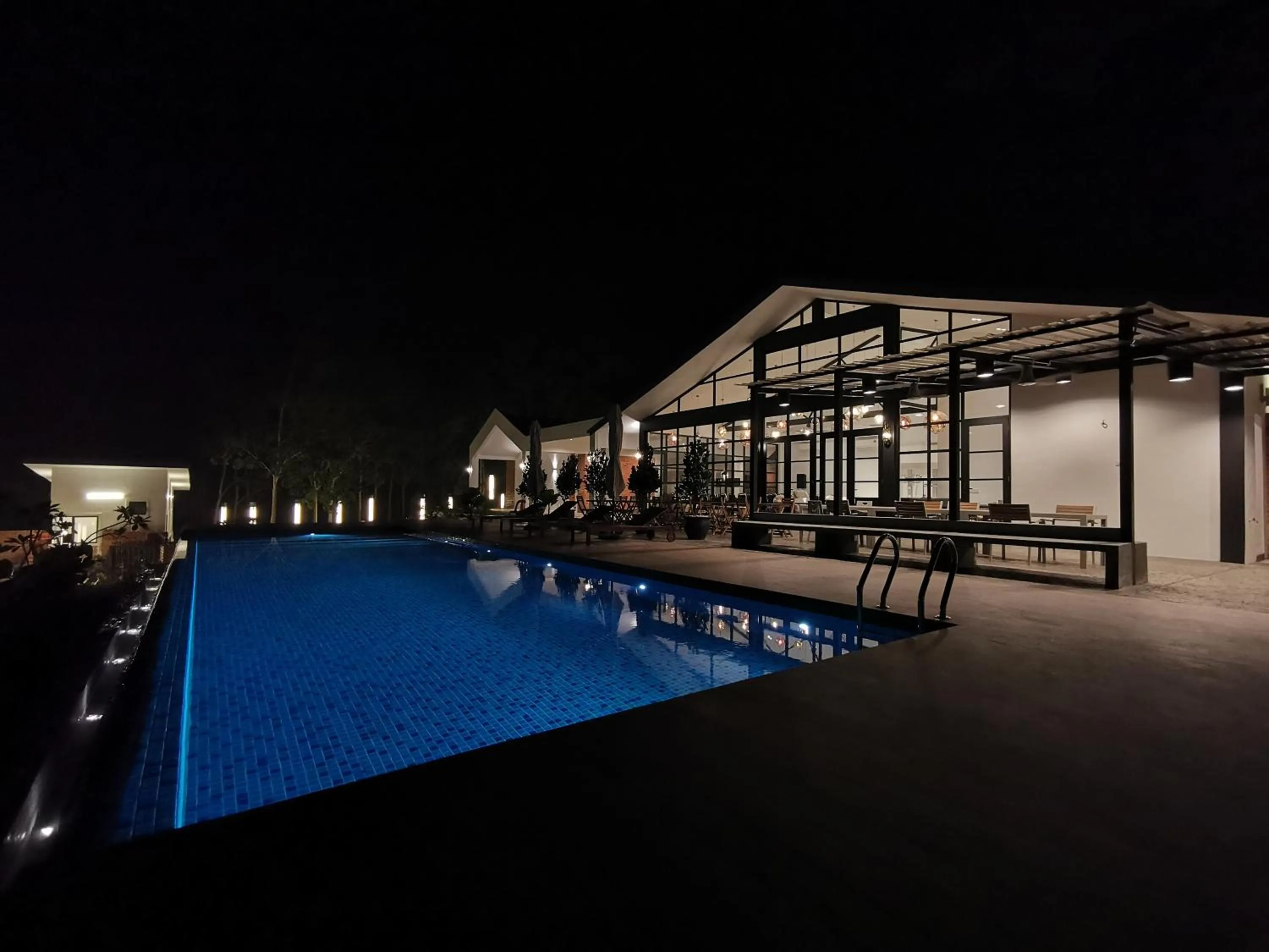 Night in The Rubber Escape, Melaka