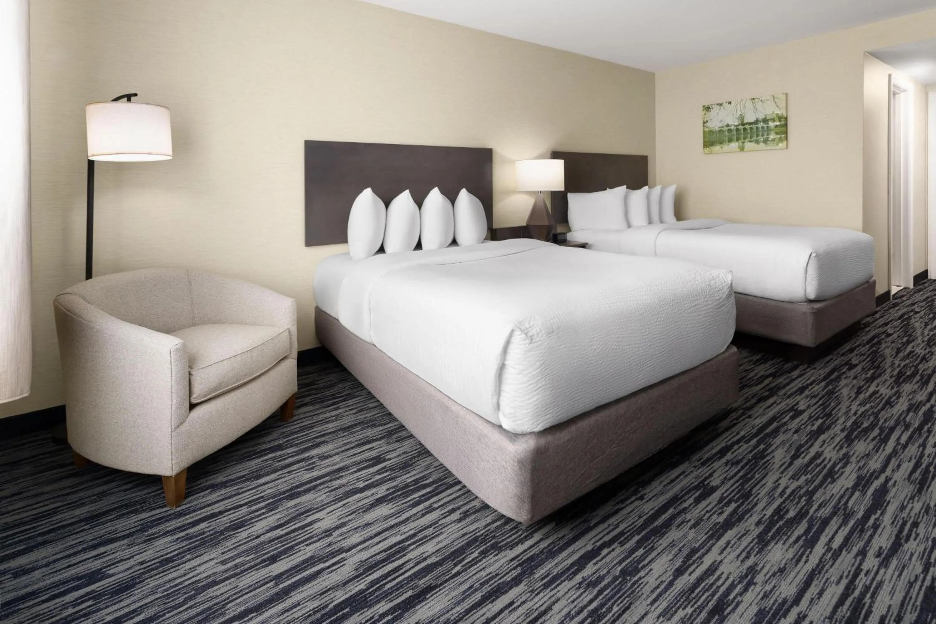 Photo of the whole room, Bed in Penn Harris Hotel Harrisburg, Trademark by Wyndham