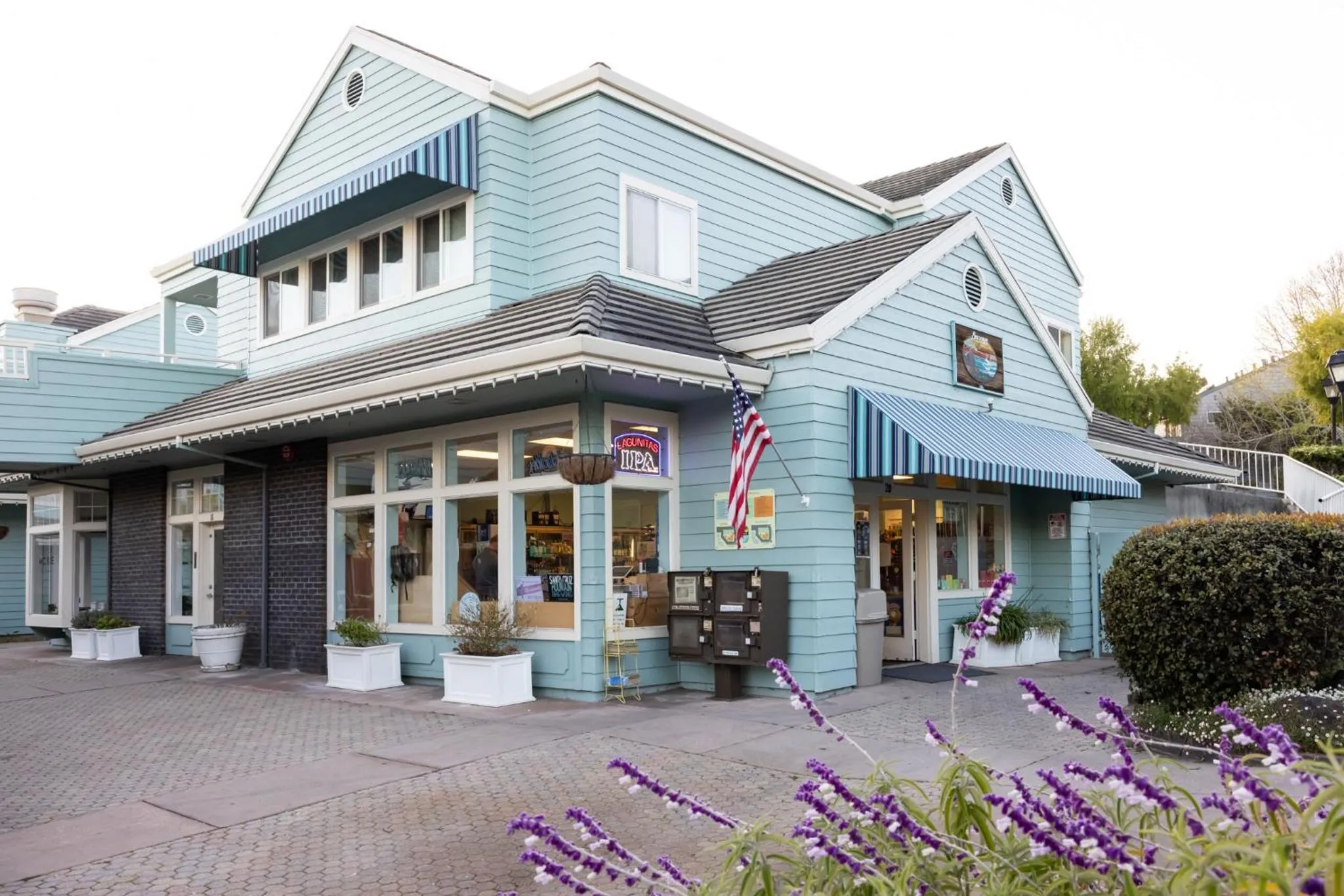 On-site shops in Seascape Beach Resort