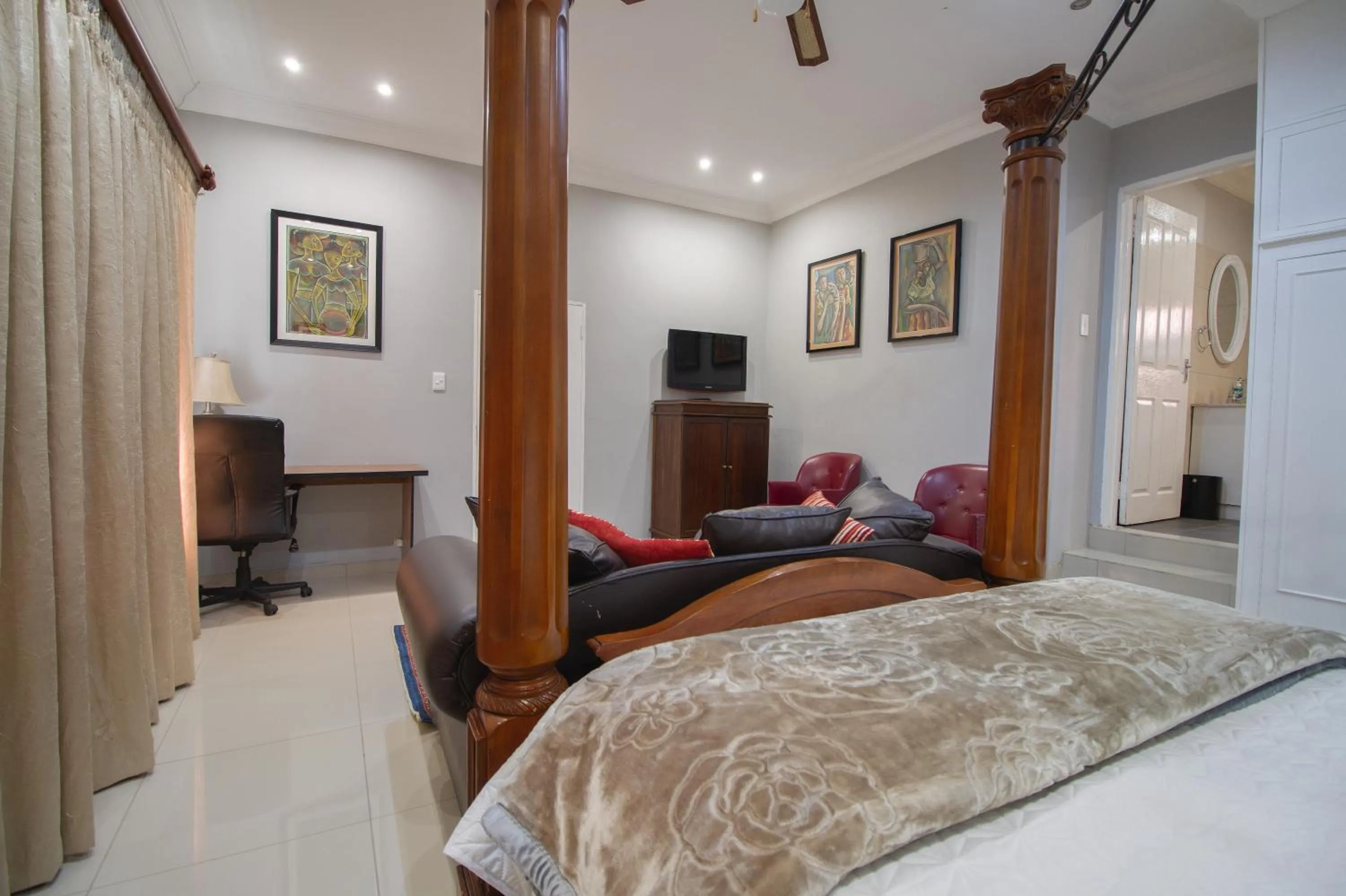 Photo of the whole room, Bed in The Afropolitan