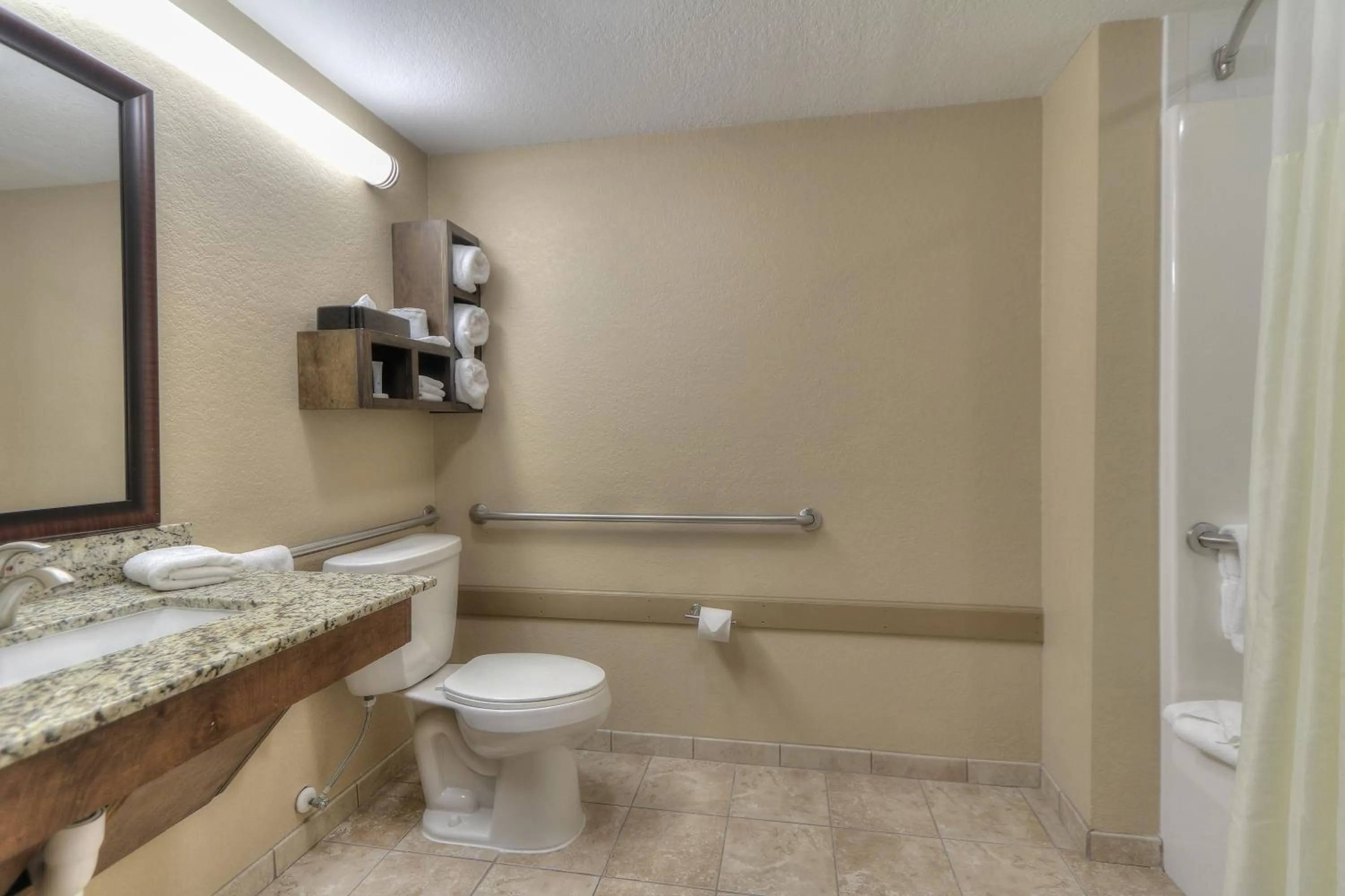 Shower in Greystone Lodge on the River