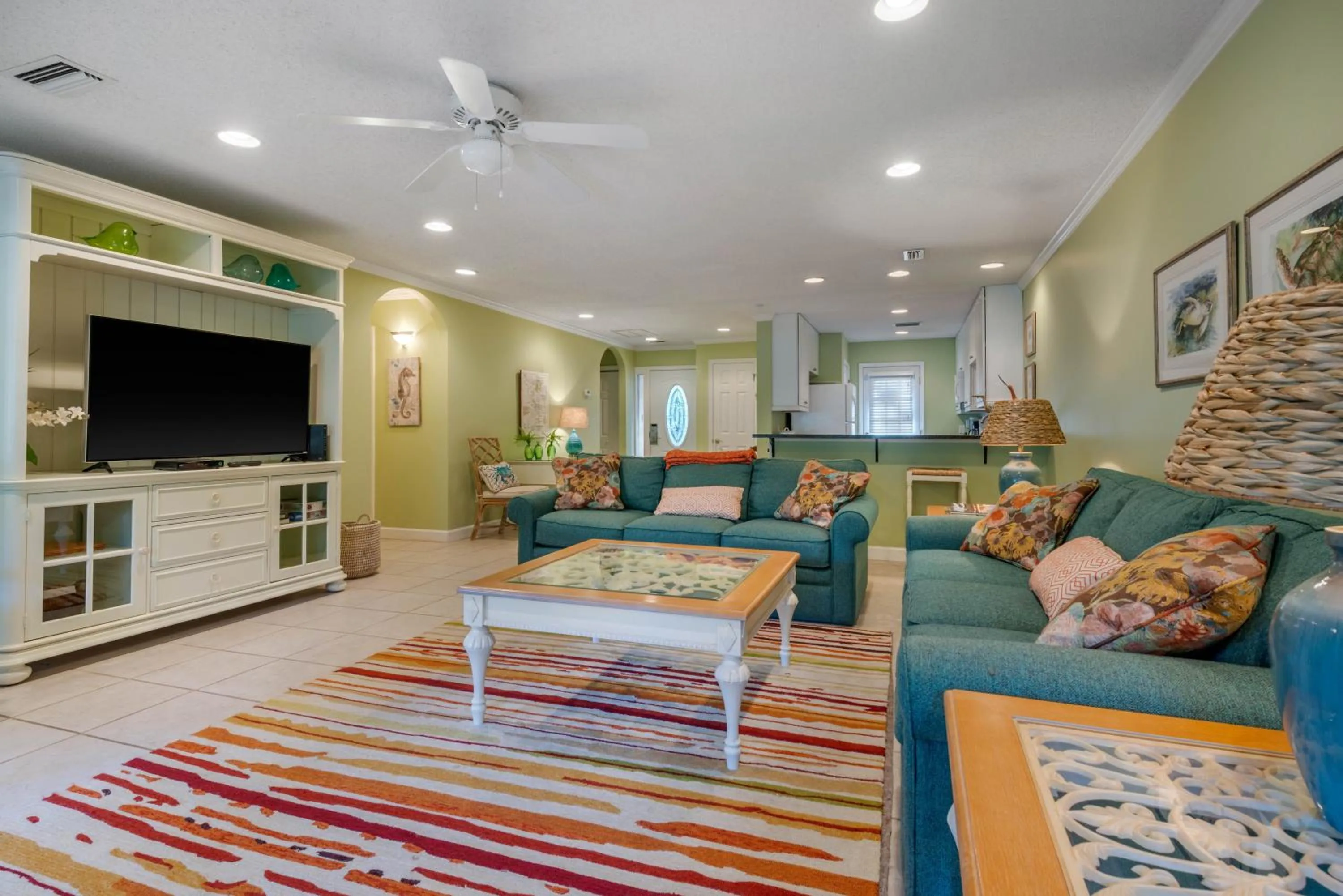 Photo of the whole room in Villas Of Amelia Island