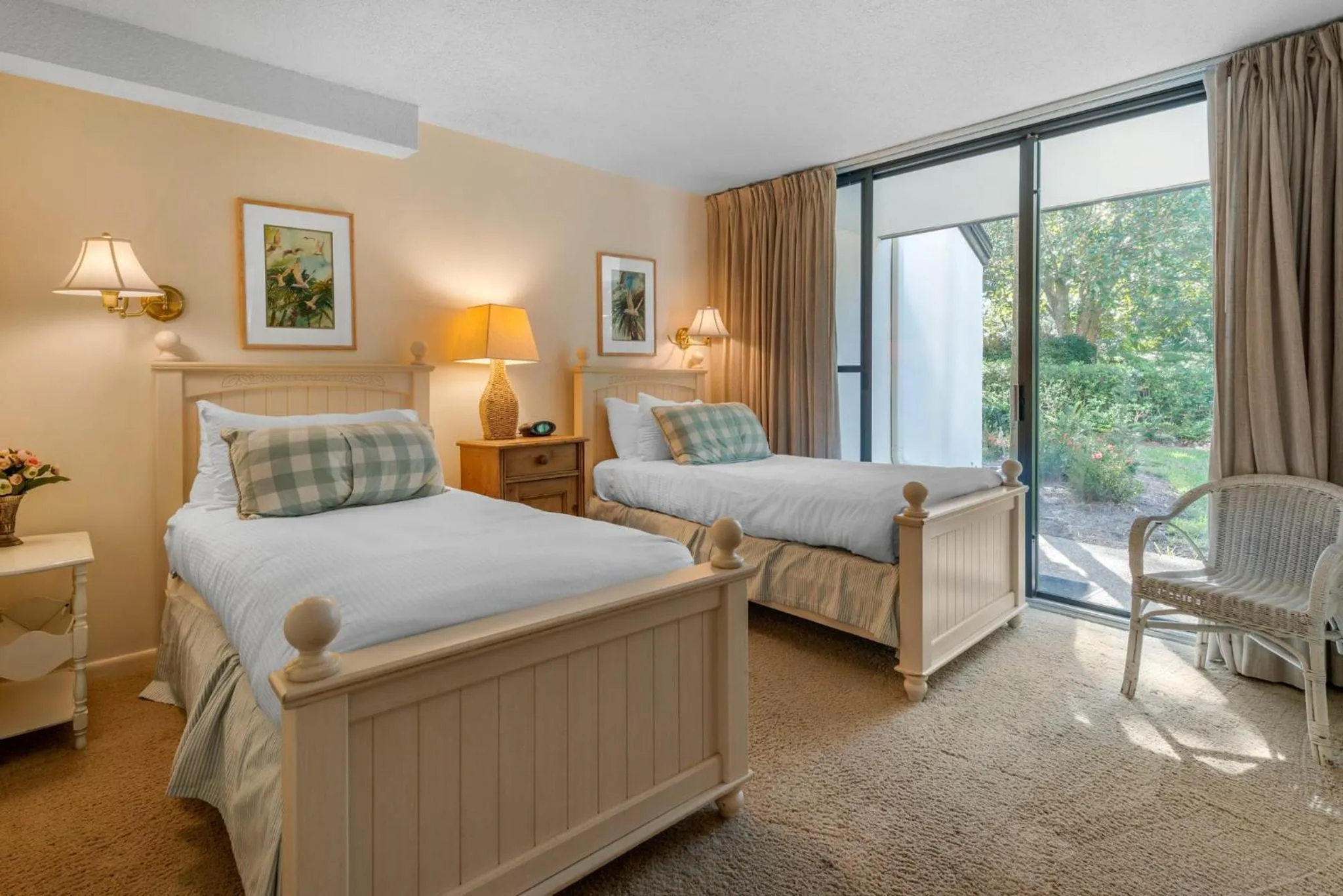 Photo of the whole room, Bed in Villas Of Amelia Island