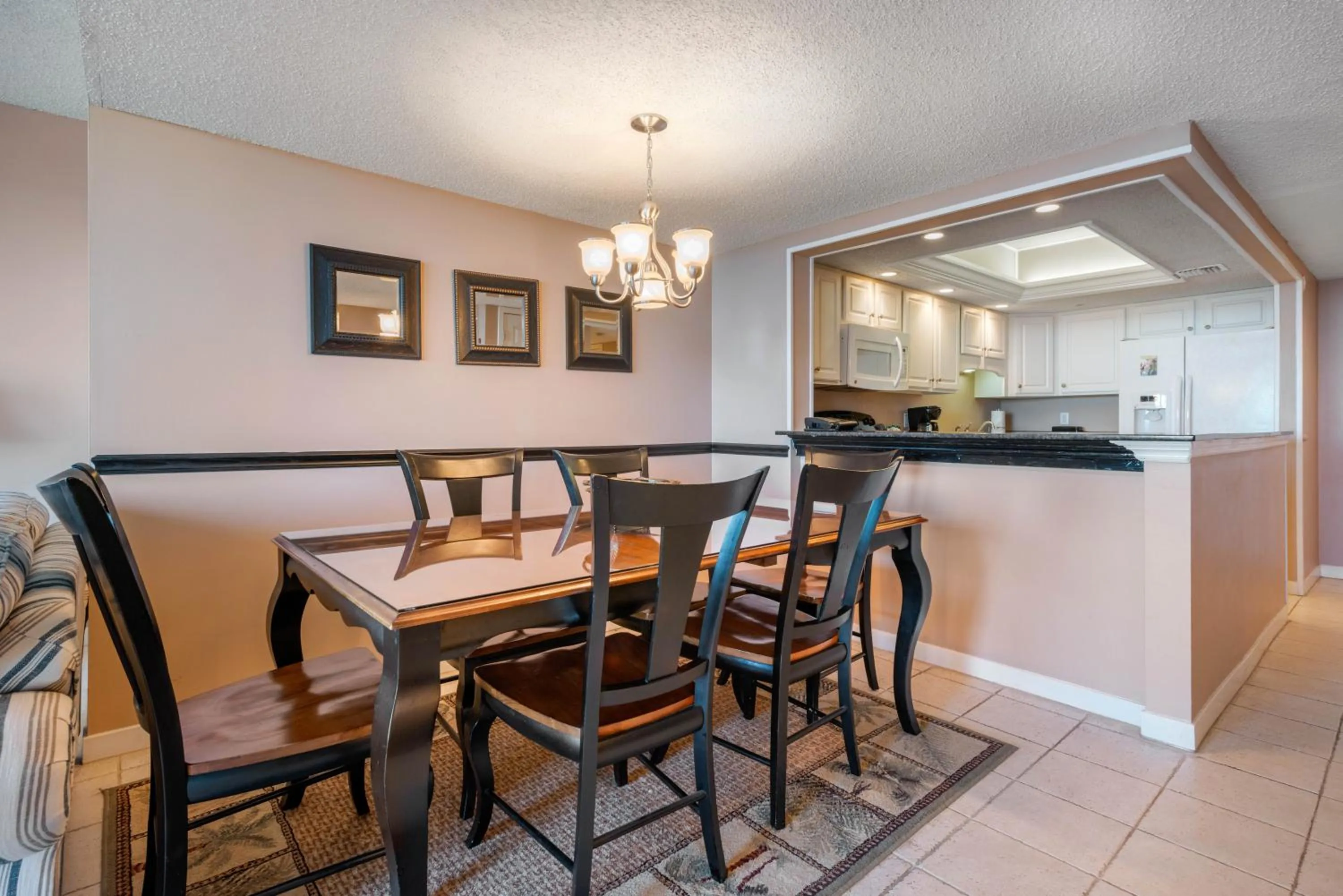 Photo of the whole room in Villas Of Amelia Island