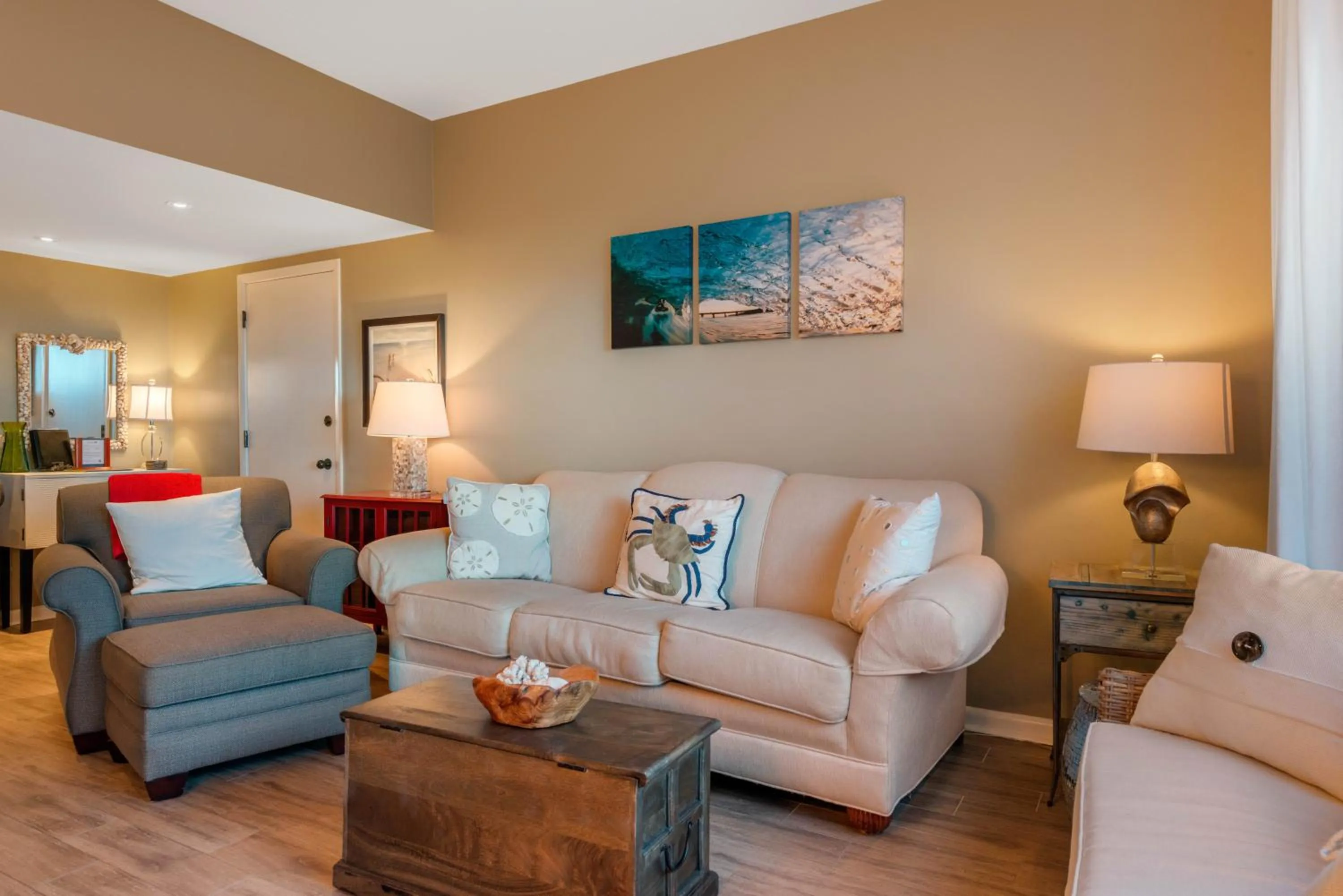 Photo of the whole room in Villas Of Amelia Island