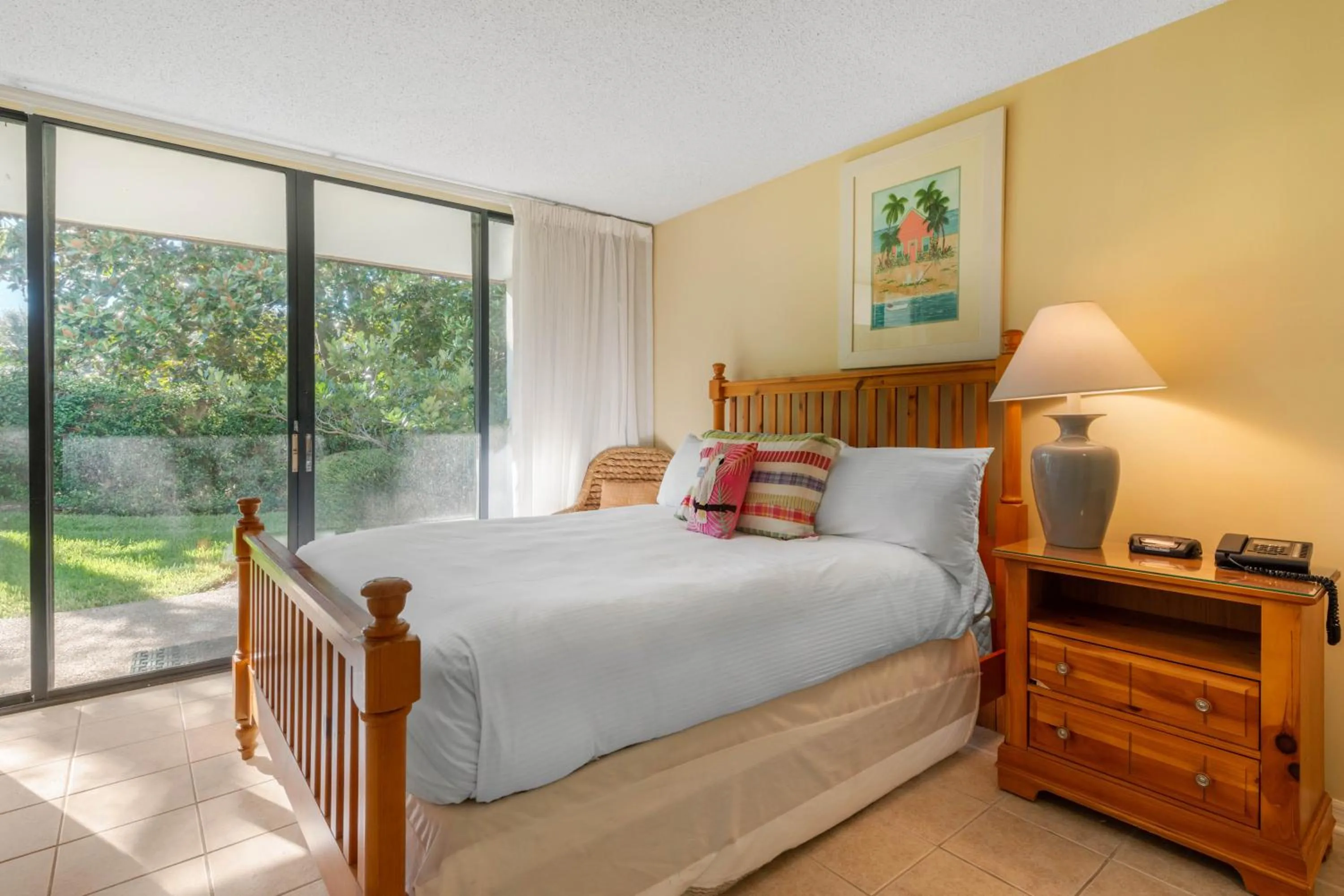 Photo of the whole room, Bed in Villas Of Amelia Island