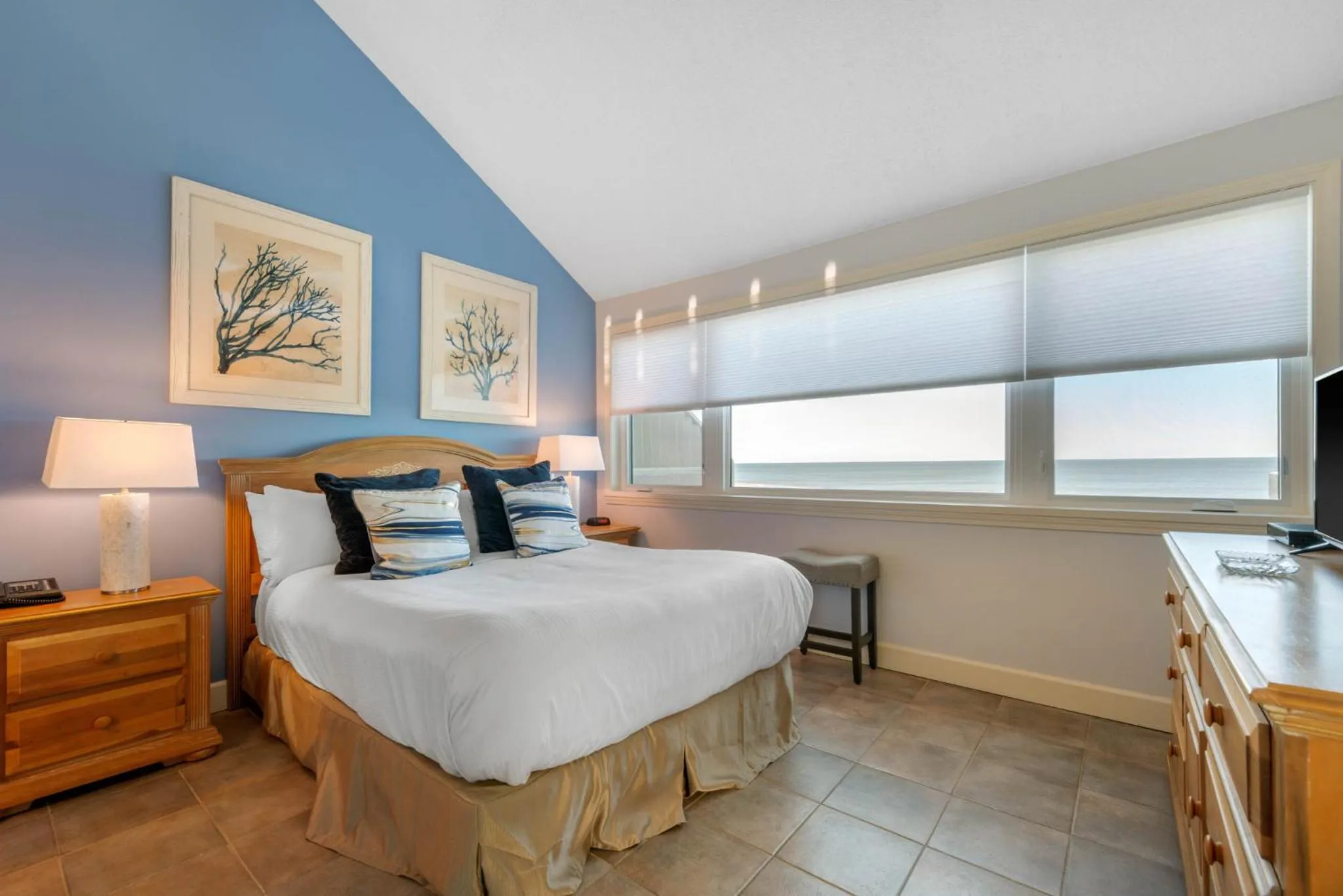 Photo of the whole room, Bed in Villas Of Amelia Island