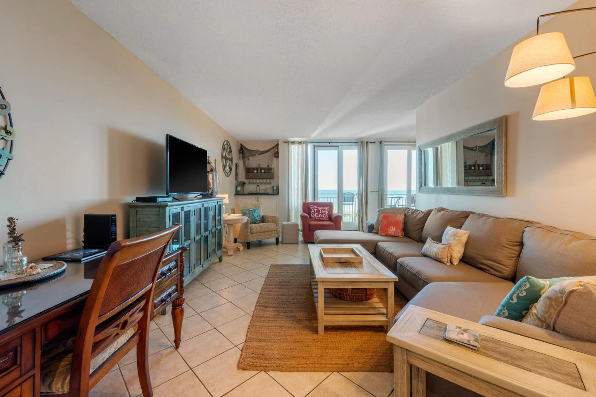 Photo of the whole room in Villas Of Amelia Island