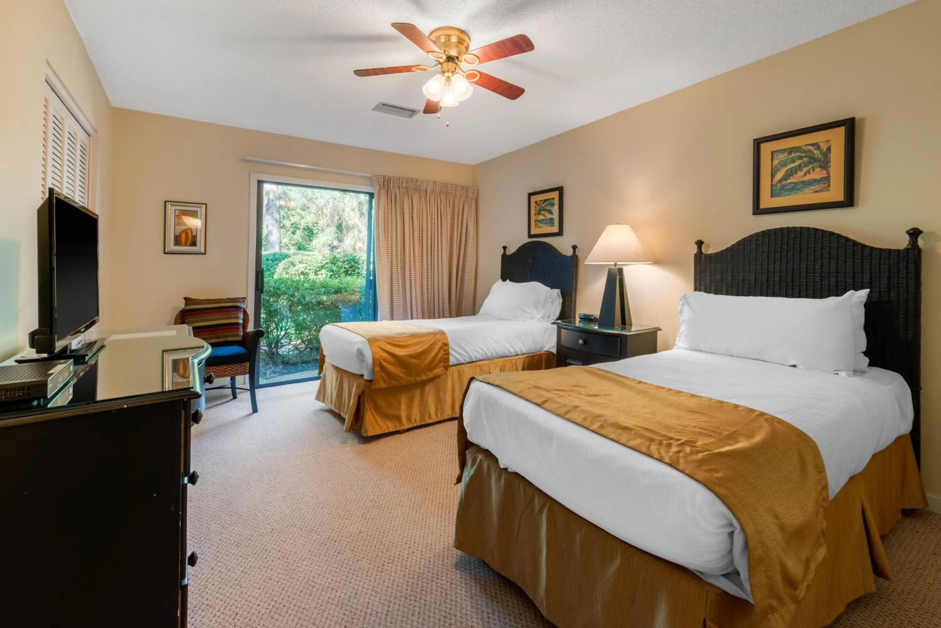 Photo of the whole room, Bed in Villas Of Amelia Island