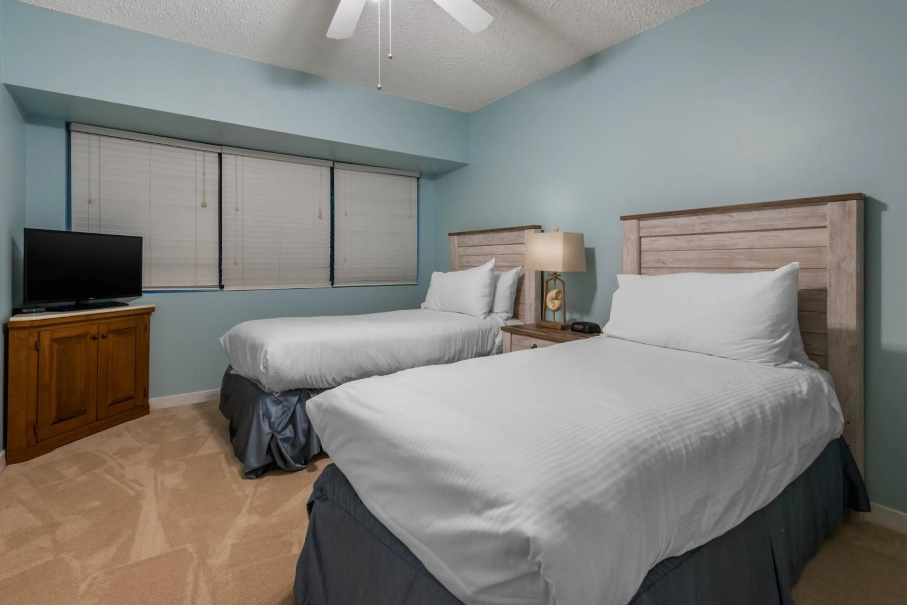 Photo of the whole room, Bed in Villas Of Amelia Island