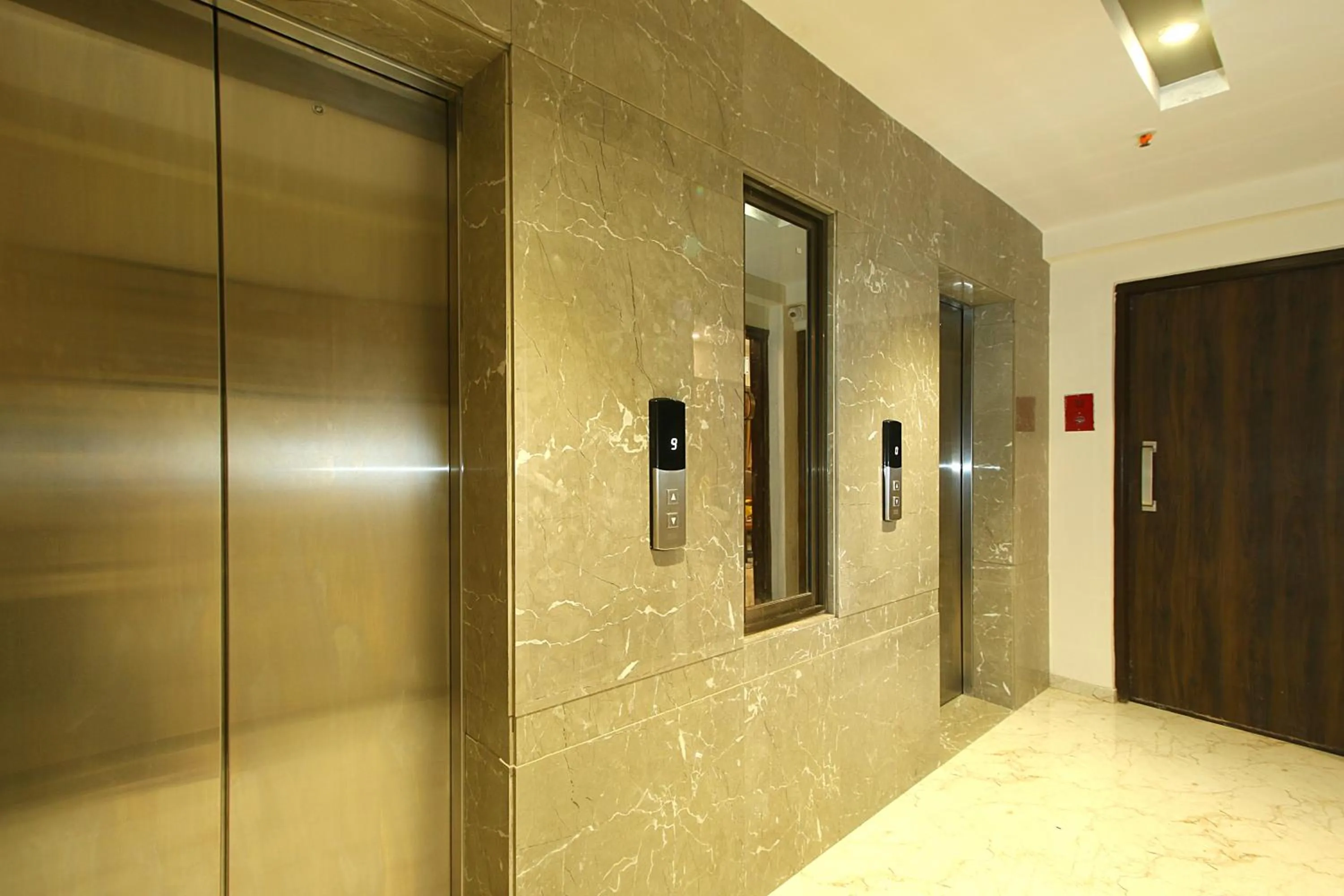 elevator in Mumbai House Luxury Apartments, Santacruz East