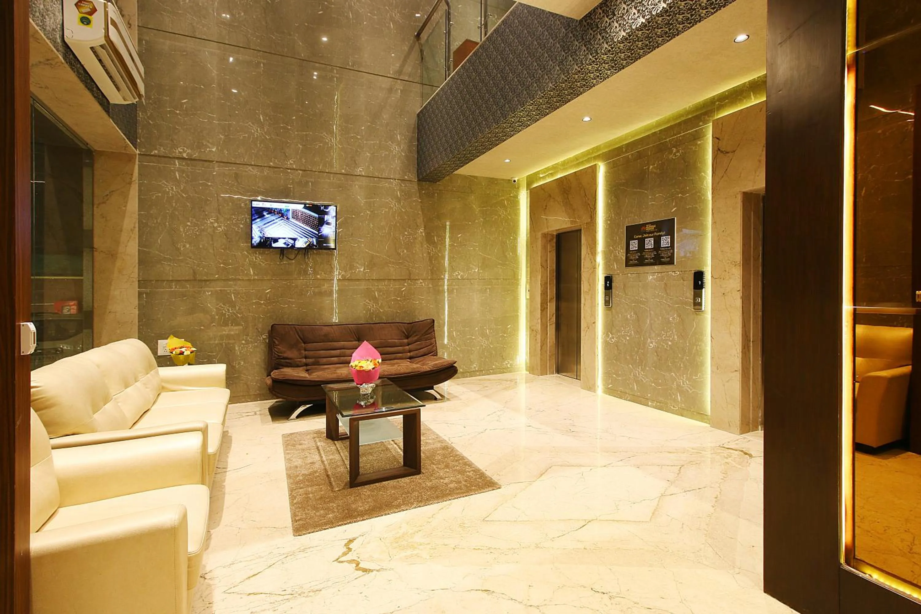 TV and multimedia in Mumbai House Luxury Apartments, Santacruz East