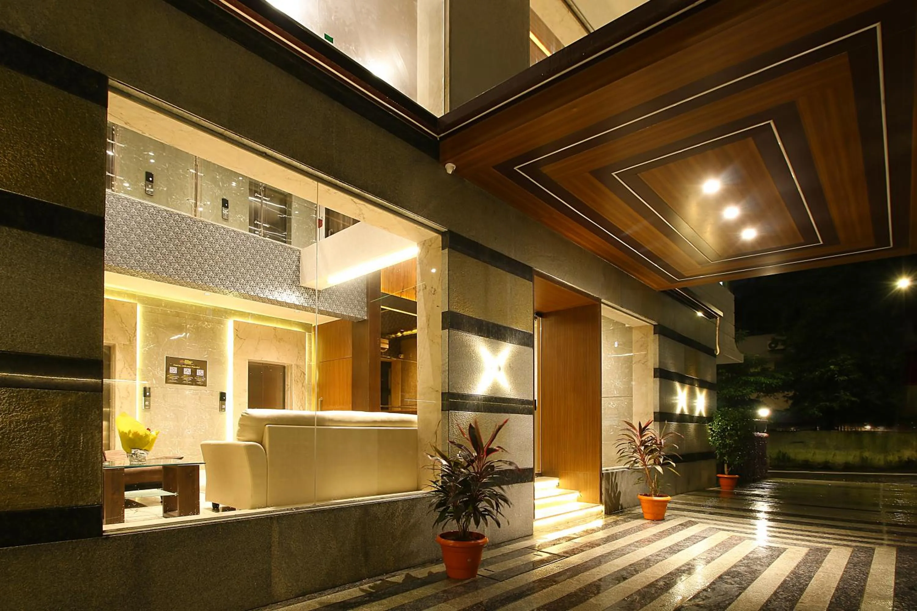 Property building in Mumbai House Luxury Apartments, Santacruz East