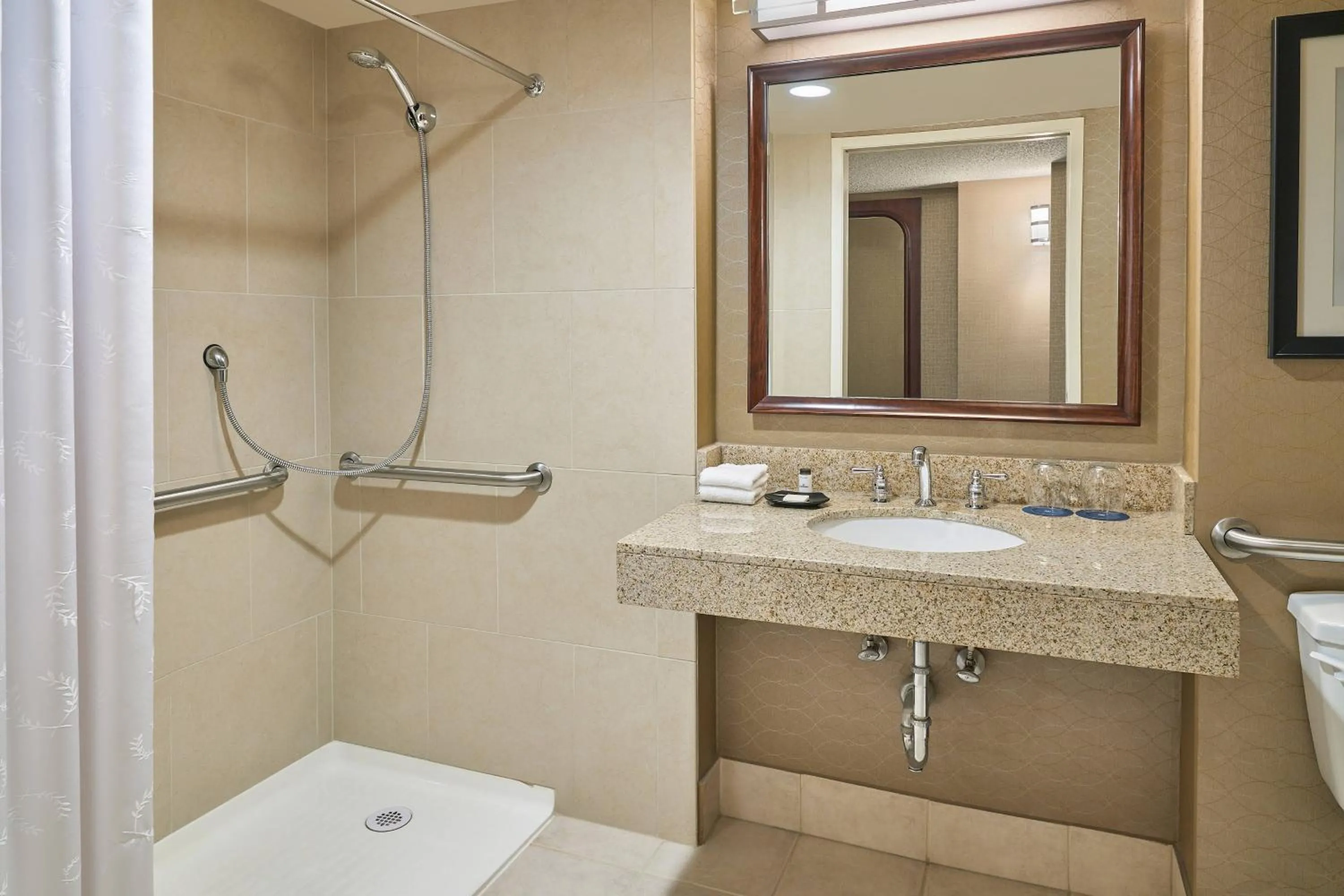 Bathroom in Sheraton Hotel Denver Tech Center