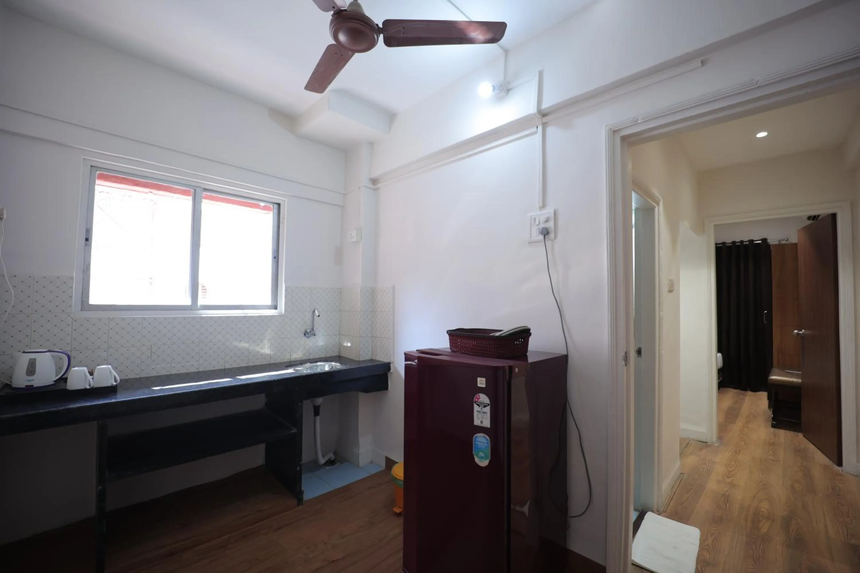 Kitchen or kitchenette in The Byke Studio Pure Veg Apartment, Thane