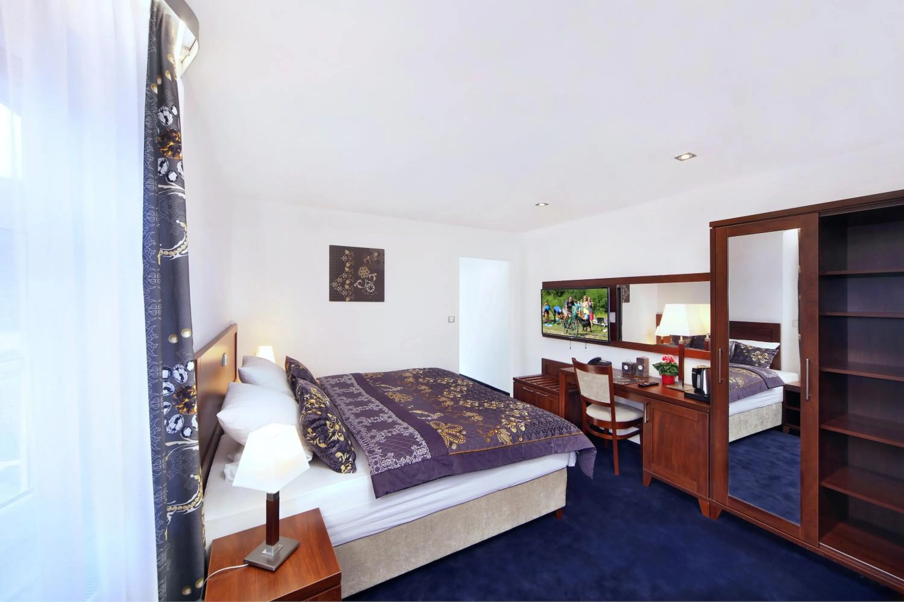 Bedroom, Bed in Hotel Central 1920