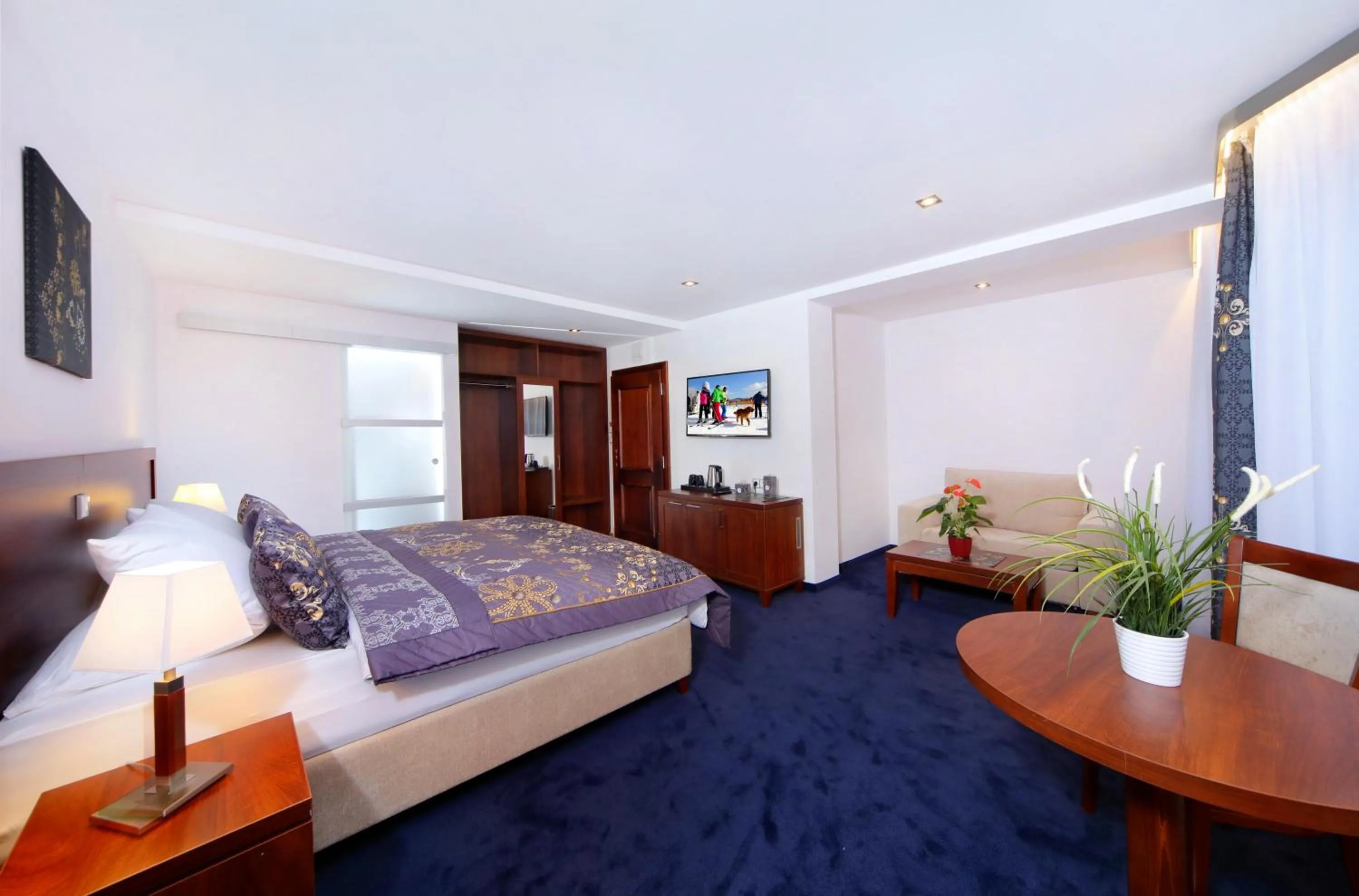 Bedroom, Bed in Hotel Central 1920