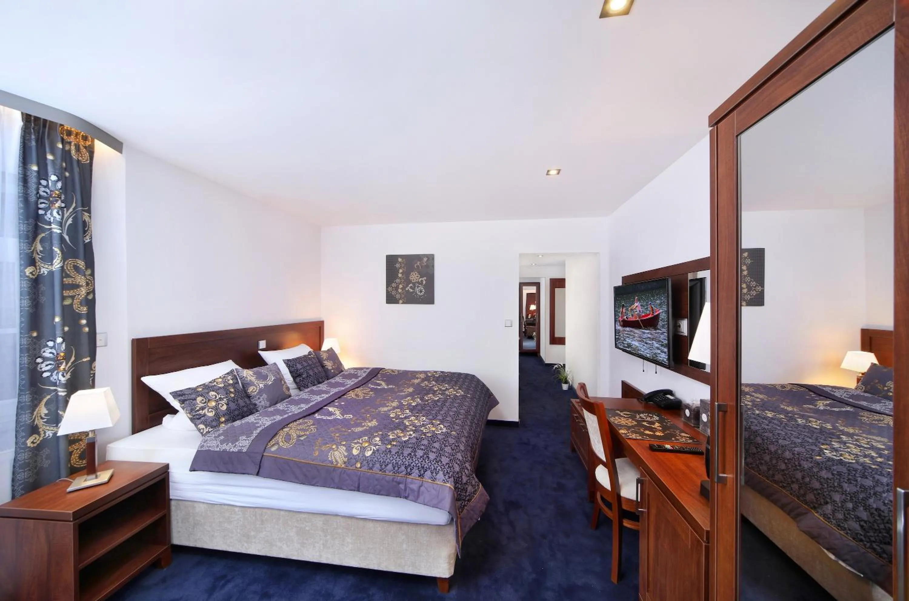 Bedroom, Bed in Hotel Central 1920