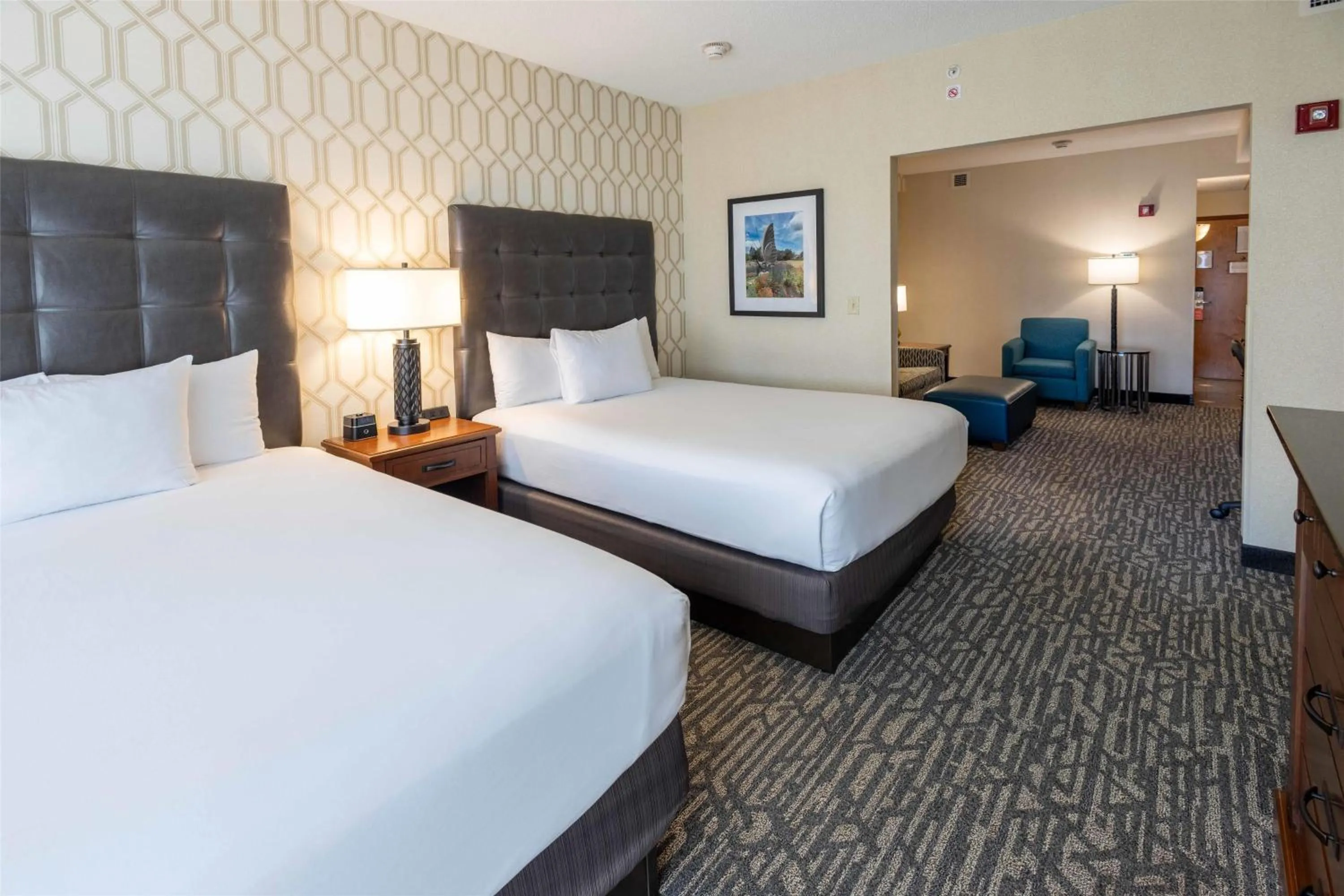 Bedroom, Bed in Drury Plaza Hotel St. Louis Chesterfield