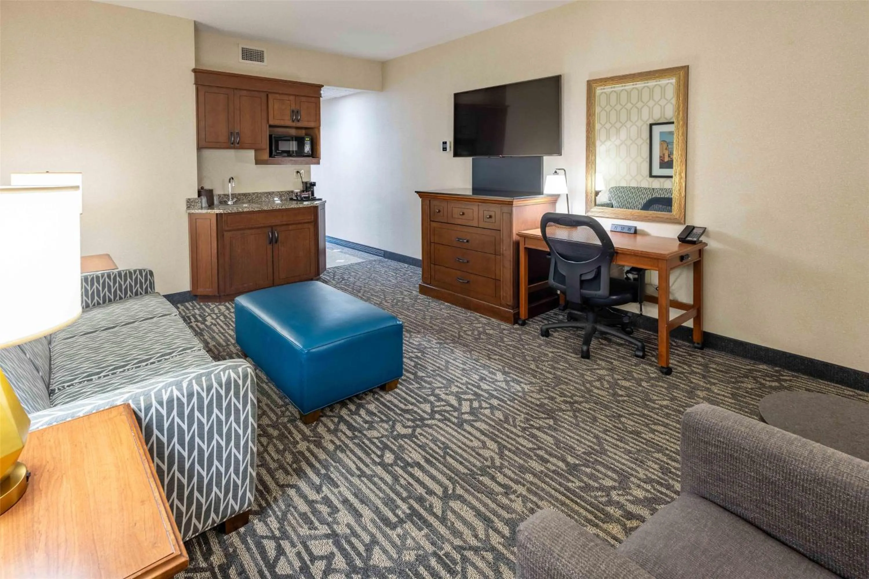 Bedroom in Drury Plaza Hotel St. Louis Chesterfield