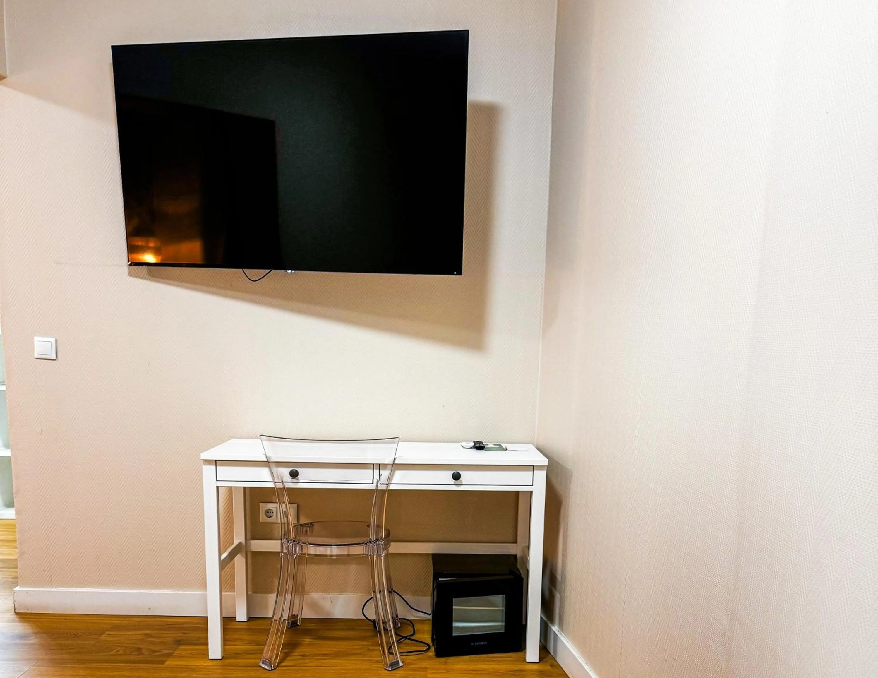 Communal lounge/ TV room in Hotel Plaza Mayor