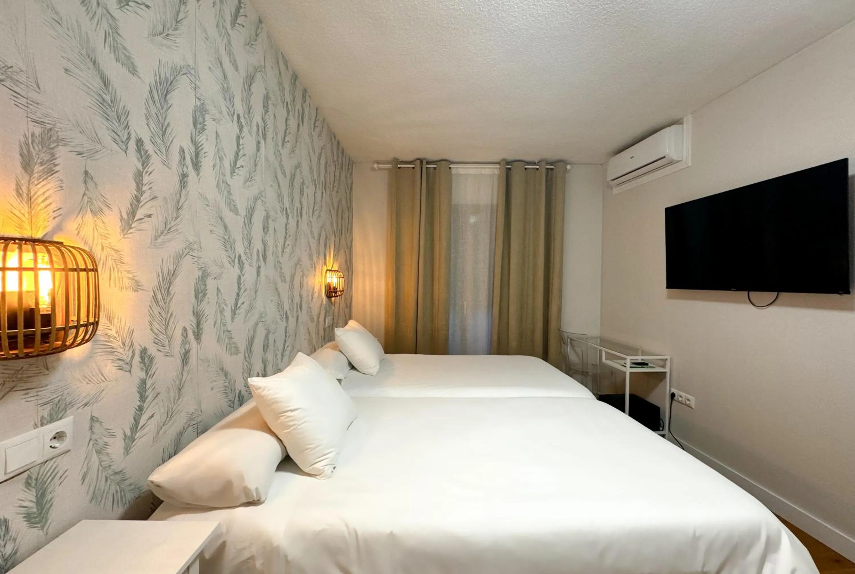 Bed in Hotel Plaza Mayor