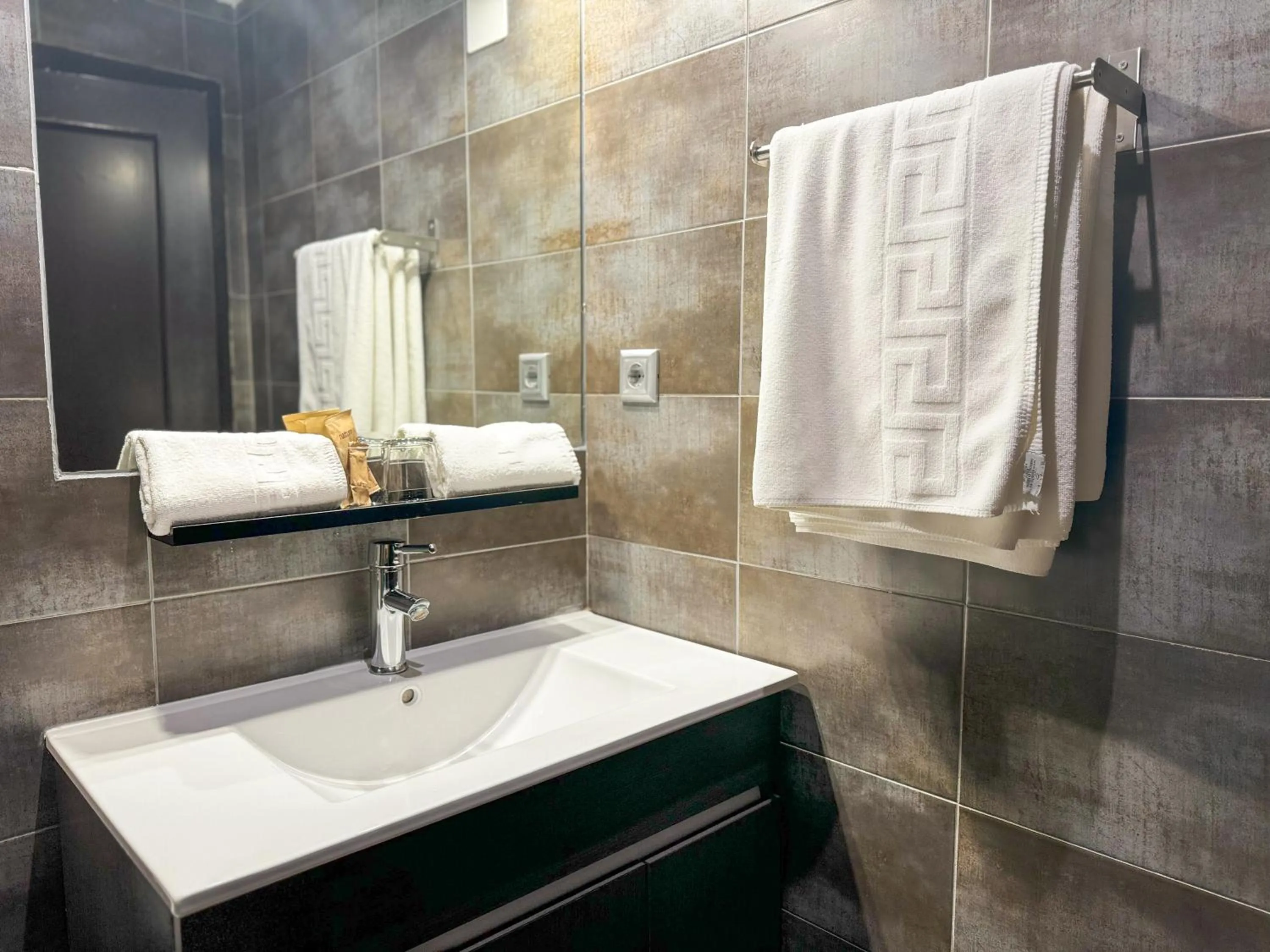 Shower in Hotel Plaza Mayor