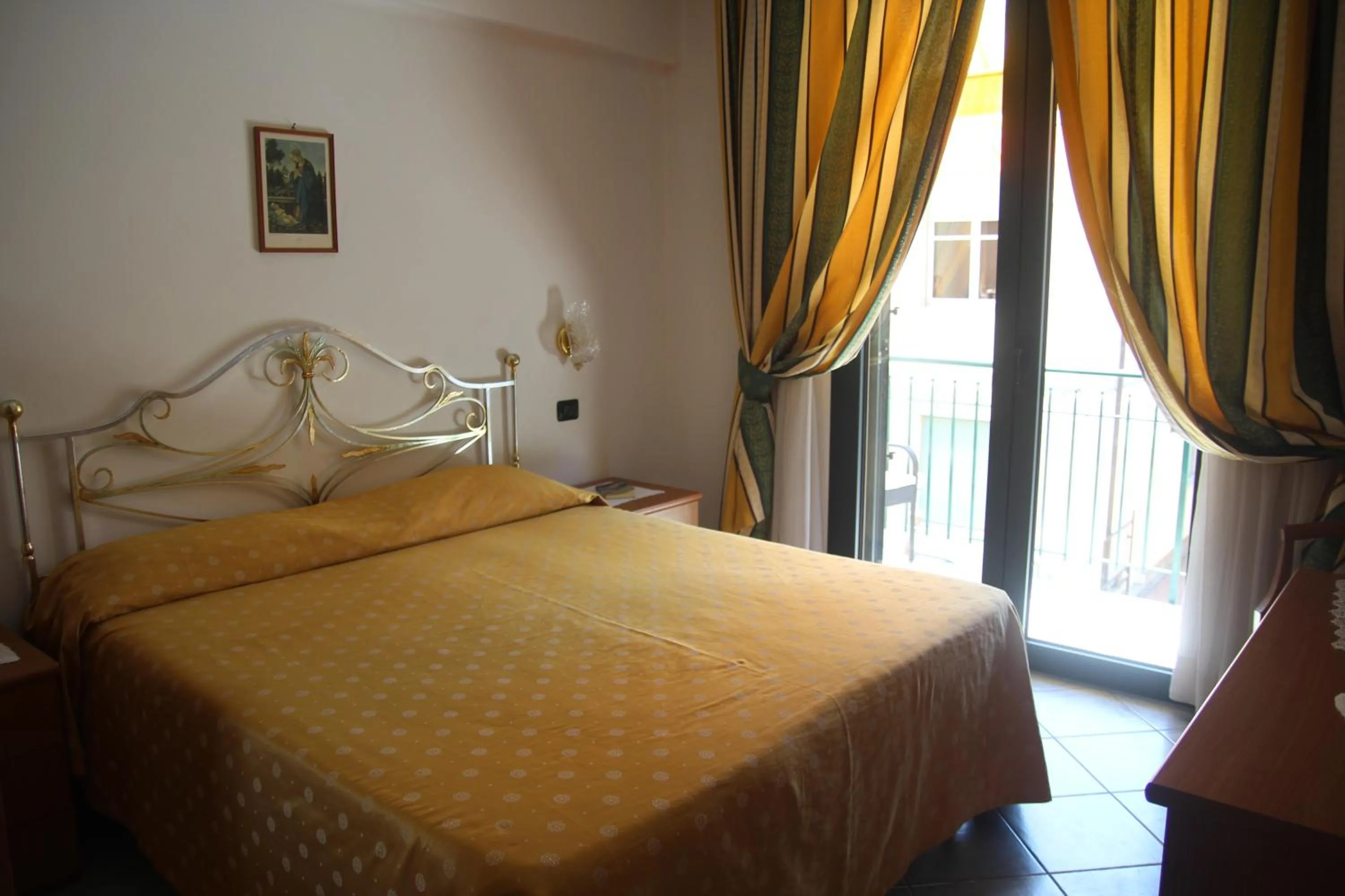 Bed in Hotel La Barcarola