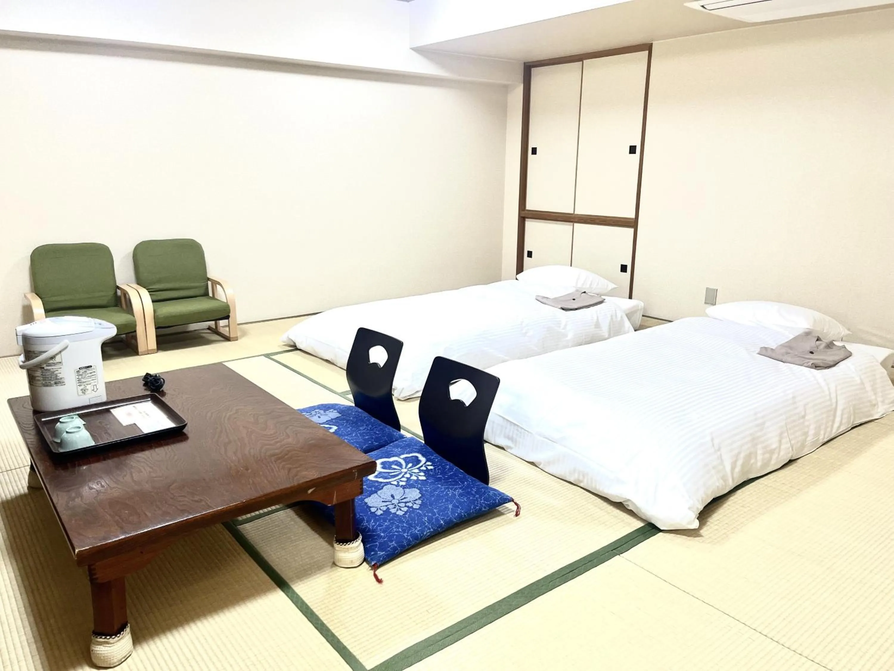Photo of the whole room, Bed in Hotel Tokeidai