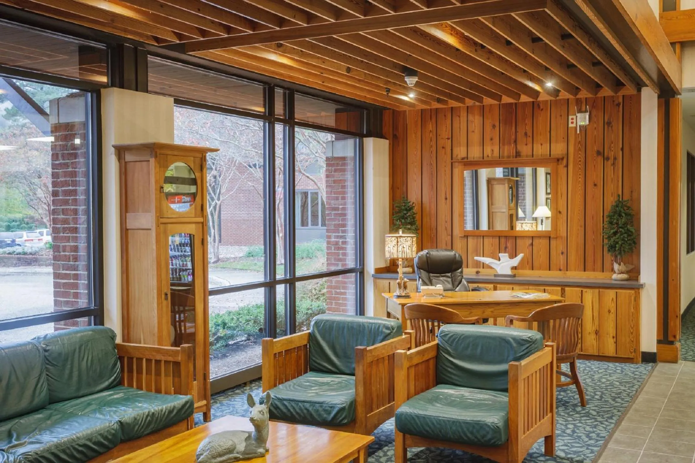 Lobby or reception in Williamsburg Woodlands Hotel & Suites, an official Colonial Williamsburg Hotel