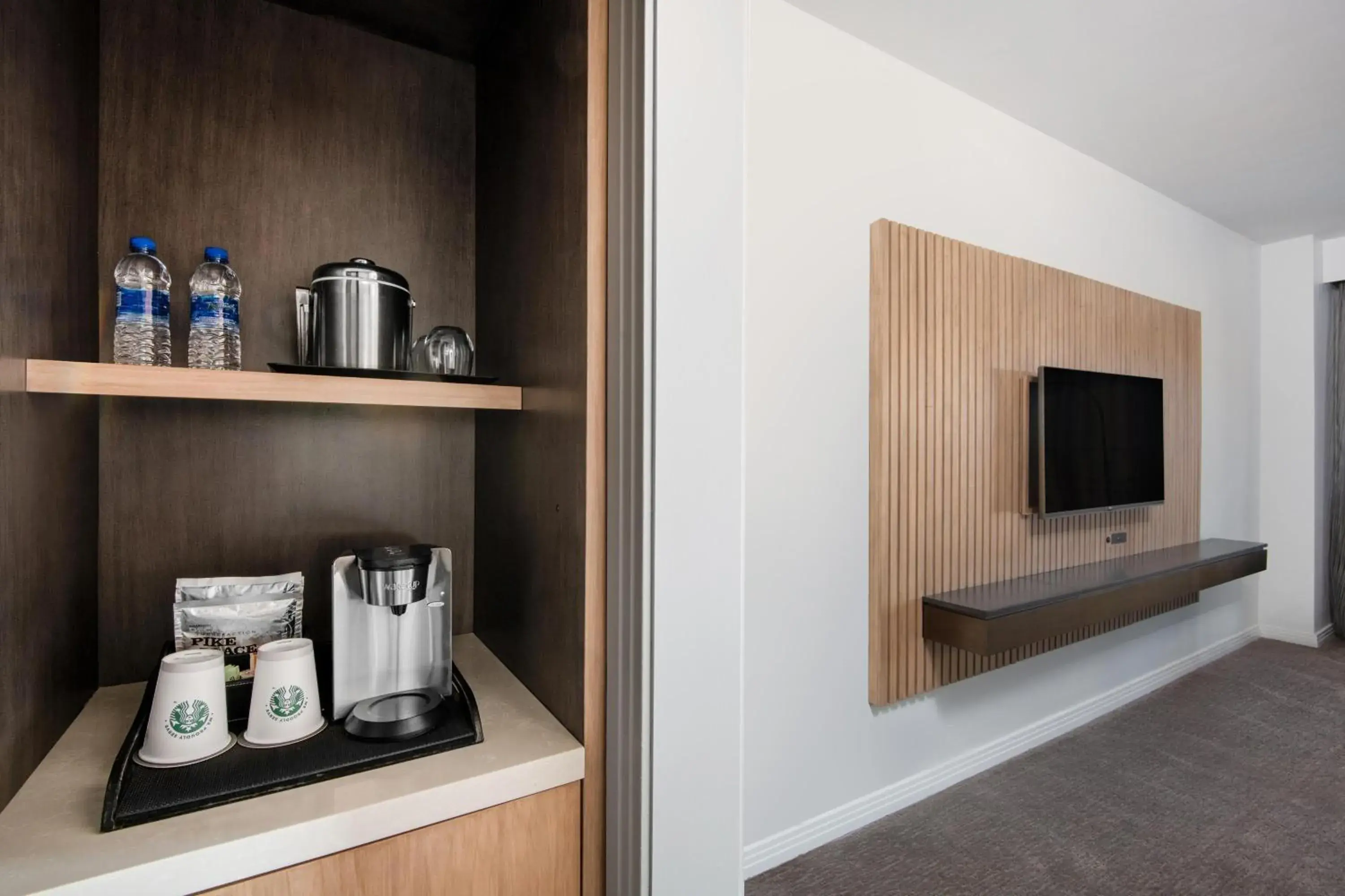 Traditional King Room with Roll-in Shower - Mobility and Hearing Accessible in The Westin Dallas Stonebriar Golf Resort & Spa Traditional King Room with Roll-in Shower - Mobility and Hearing Accessible in The Westin Dallas Stonebriar Golf Resort & Spa