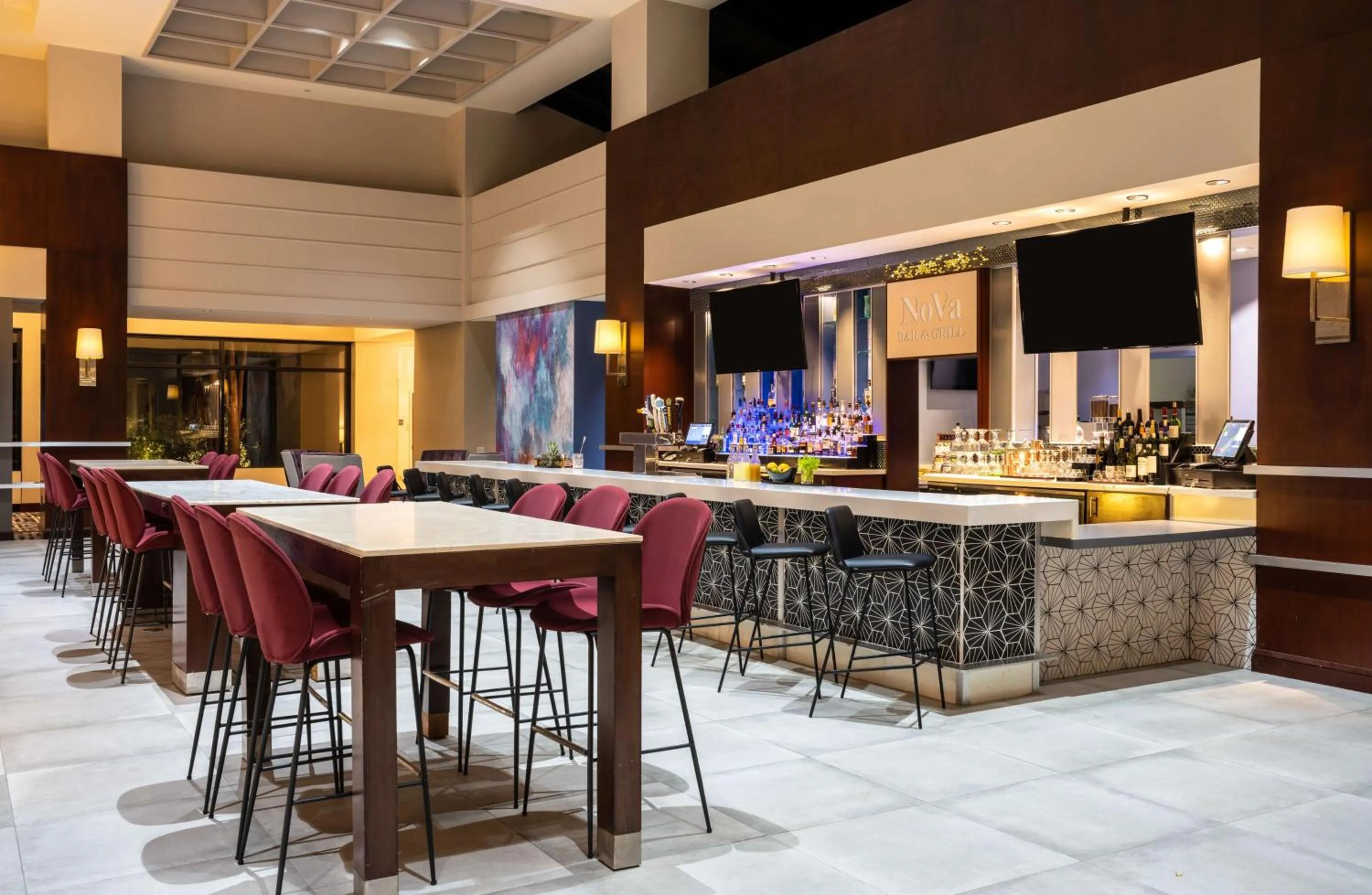 Lounge or bar in Hilton Fairfax, Va