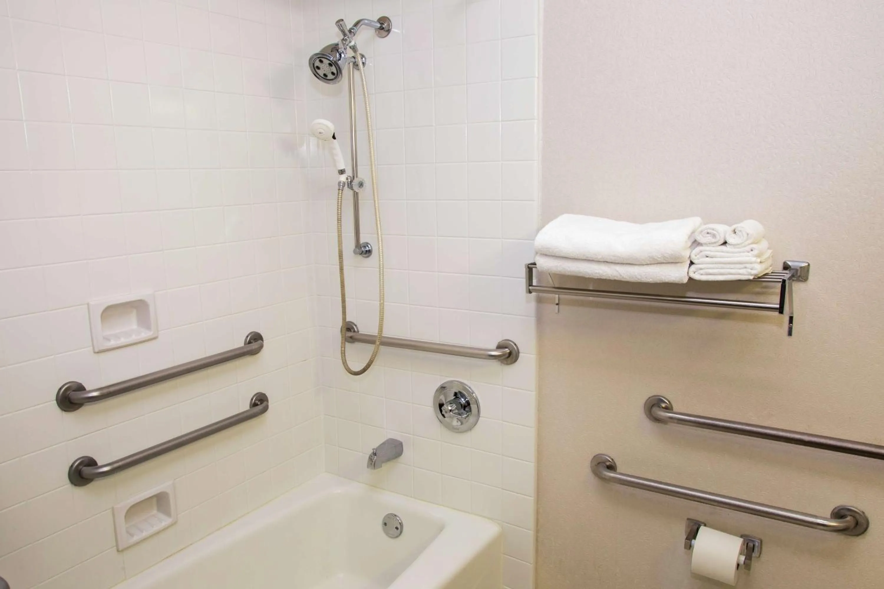 Bathroom in President Abraham Lincoln - A Doubletree by Hilton Hotel