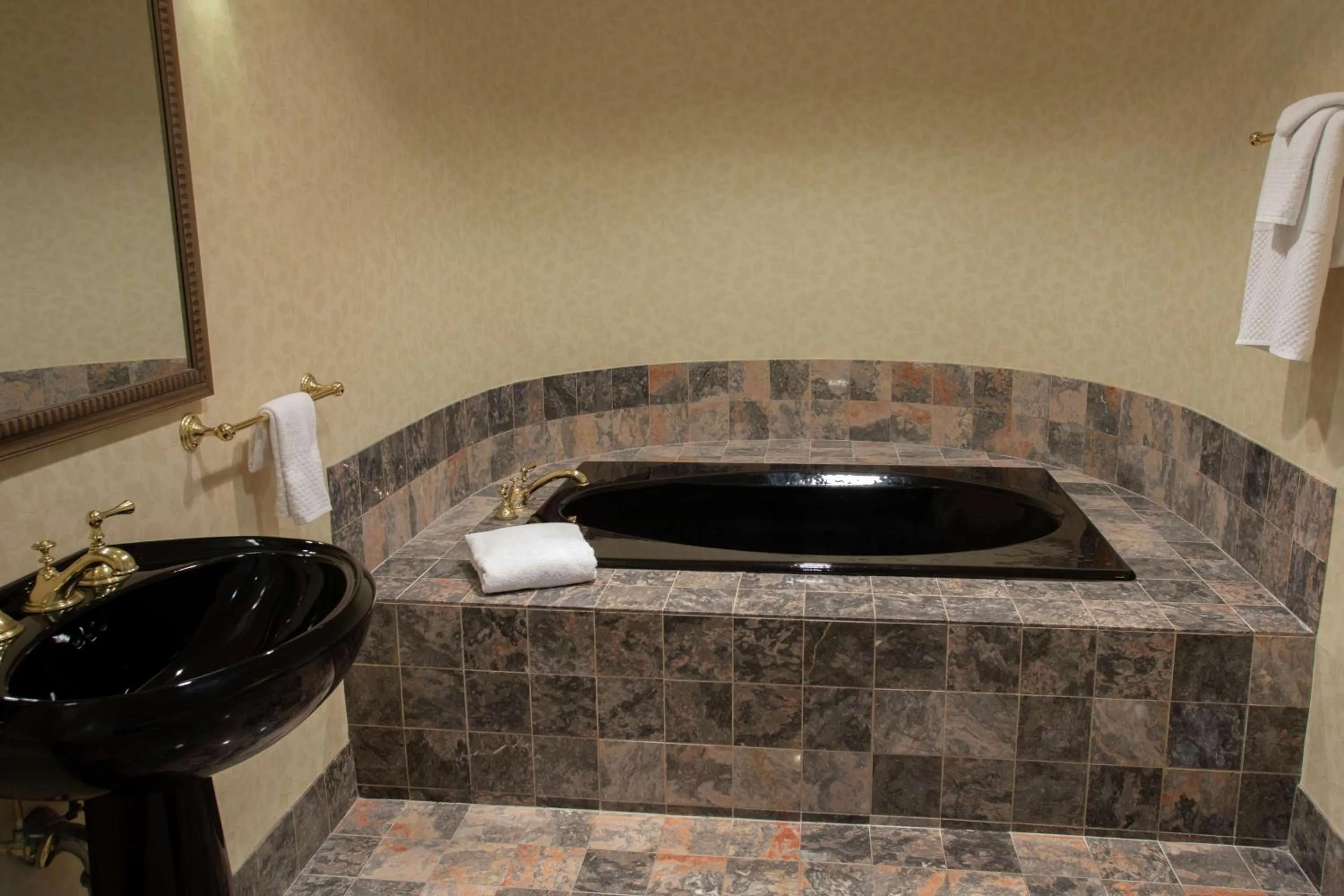 Bathroom in President Abraham Lincoln - A Doubletree by Hilton Hotel