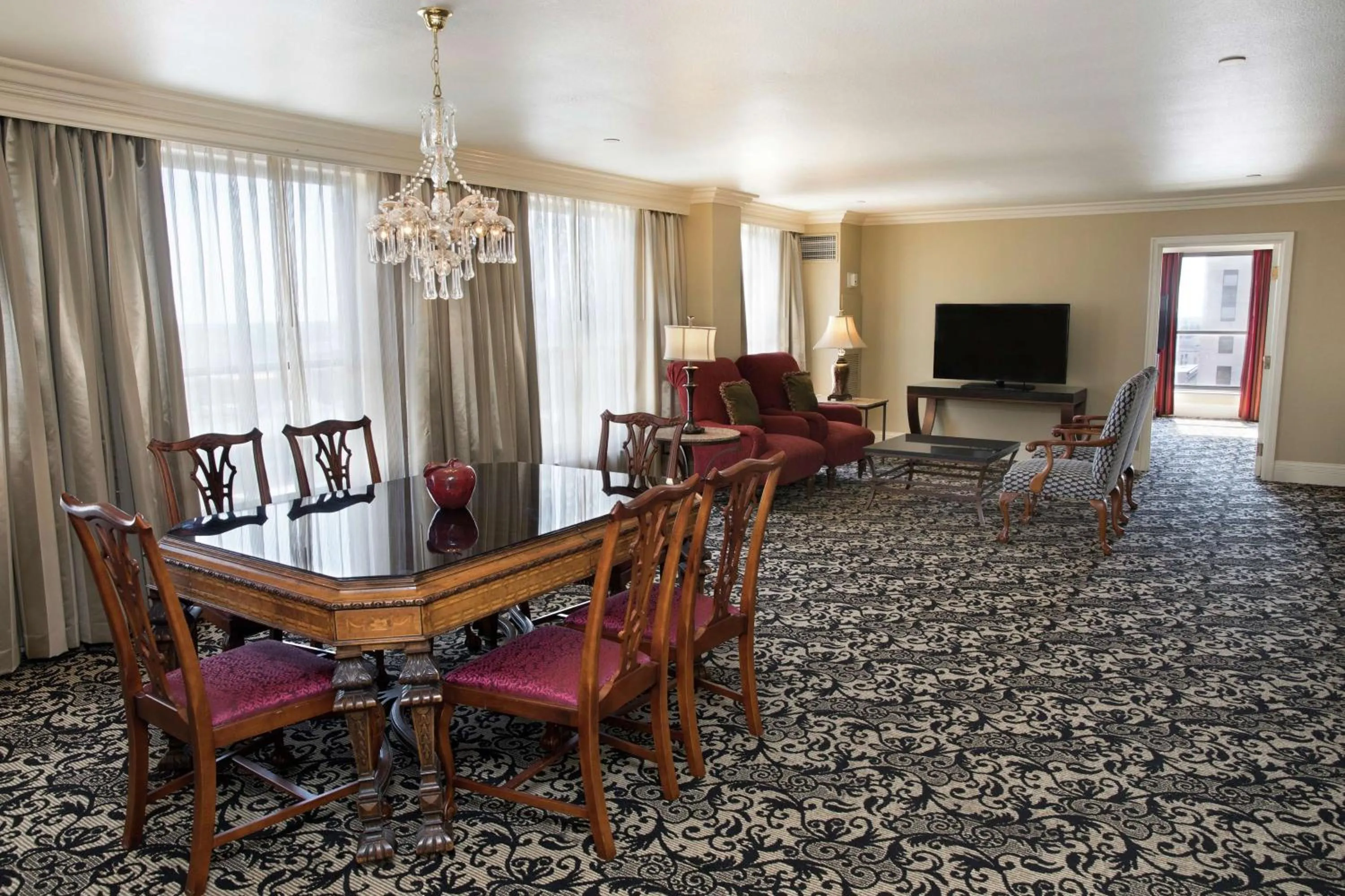Living room in President Abraham Lincoln - A Doubletree by Hilton Hotel