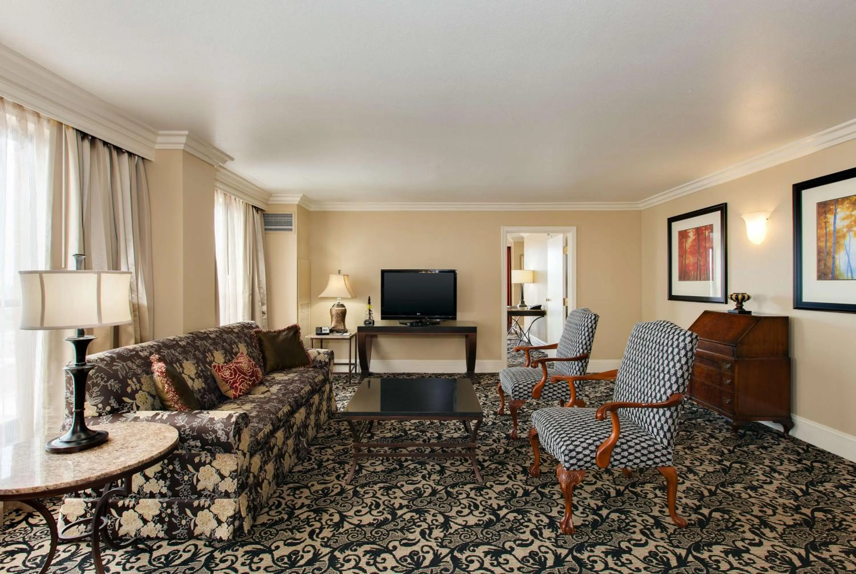 Bed in President Abraham Lincoln - A Doubletree by Hilton Hotel