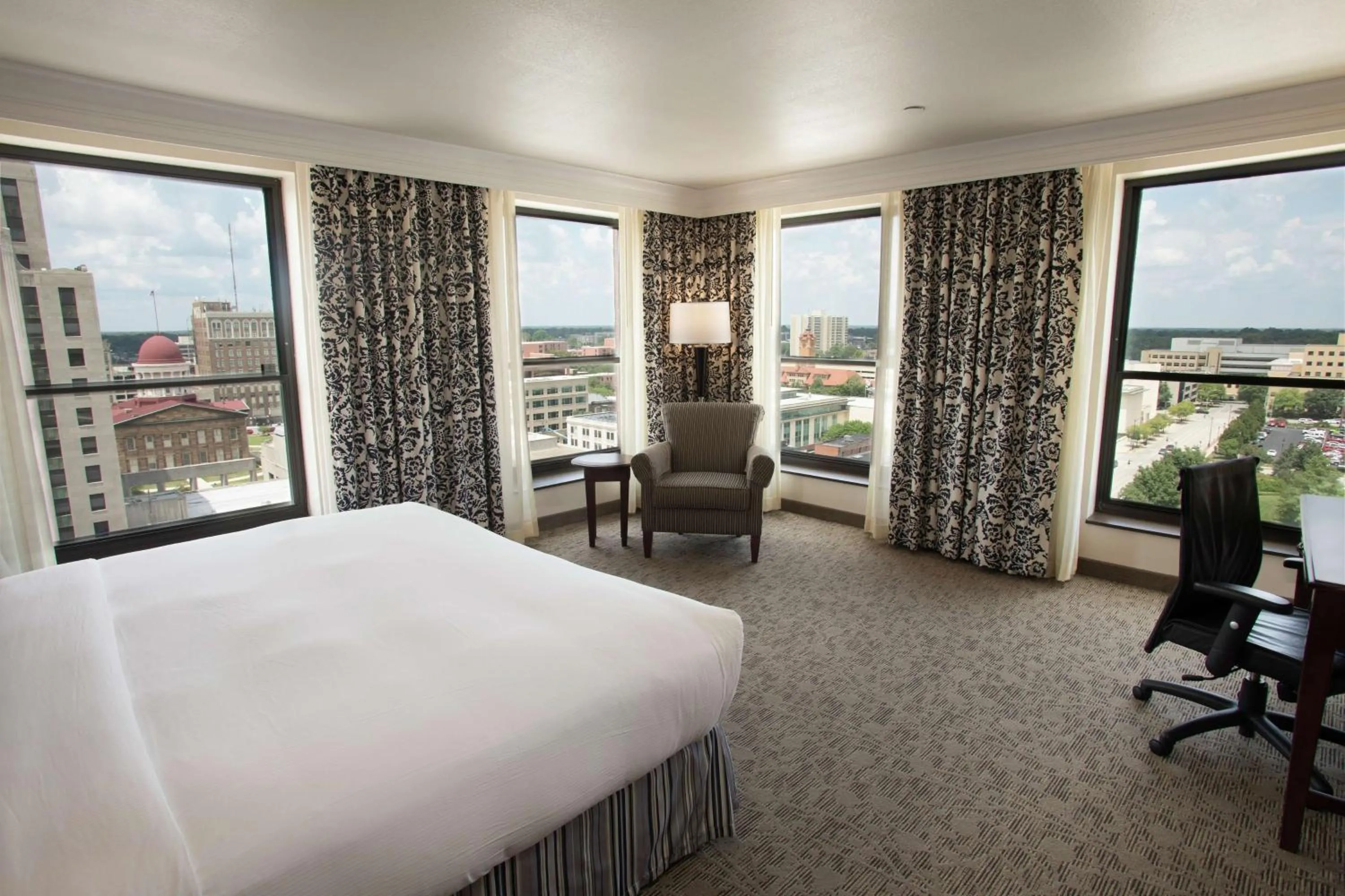 Bedroom, Bed in President Abraham Lincoln - A Doubletree by Hilton Hotel