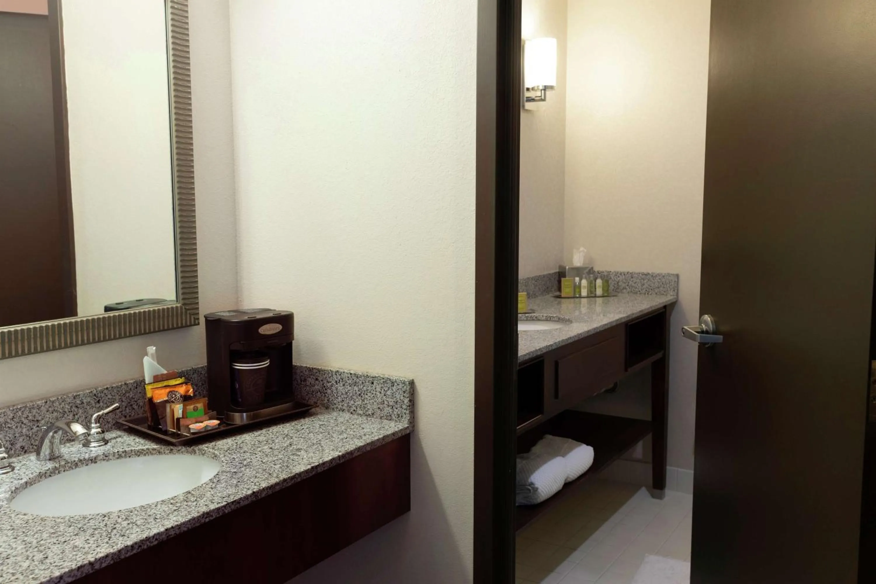 Bathroom in President Abraham Lincoln - A Doubletree by Hilton Hotel