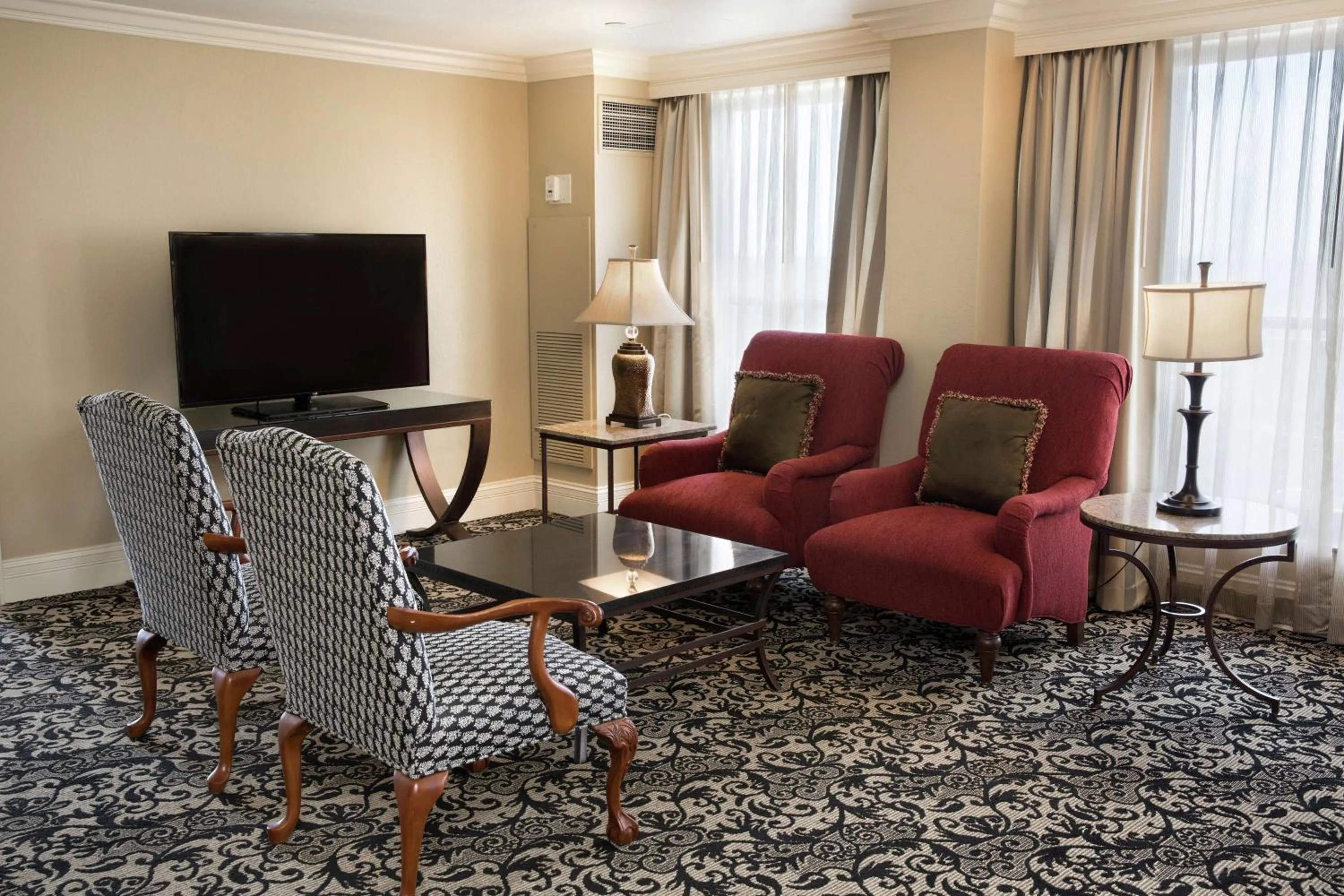 Living room in President Abraham Lincoln - A Doubletree by Hilton Hotel